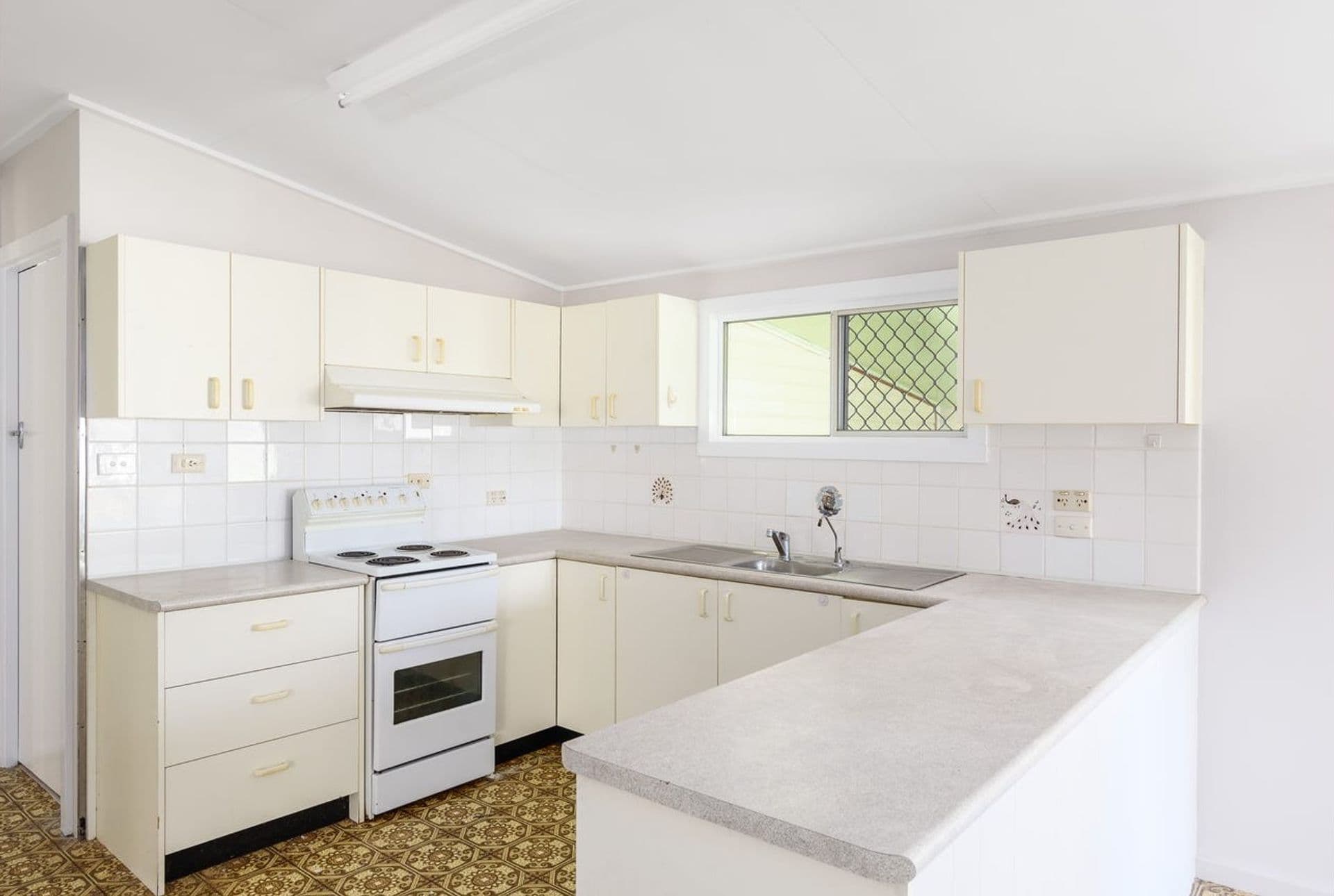 33 Bass Street, Tin Can Bay, QLD, 4580, Tin Can Bay - Thumbnail 3
