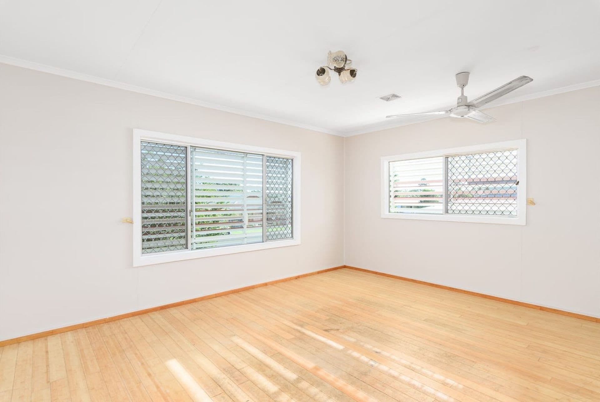 33 Bass Street, Tin Can Bay, QLD, 4580, Tin Can Bay - Thumbnail 2