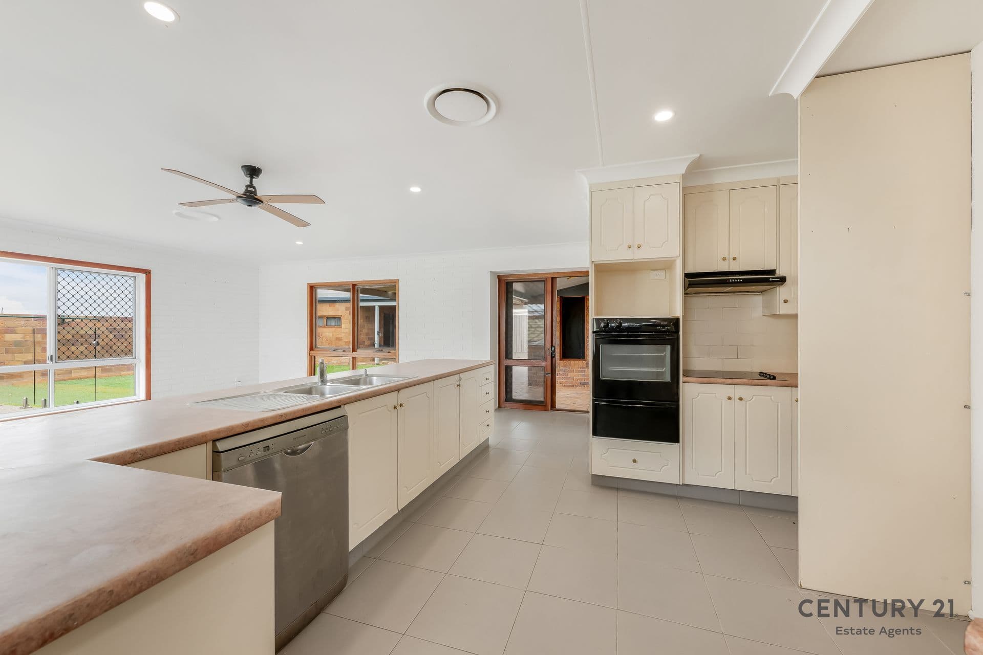 2/14 Heidke St, Bundaberg, QLD, 4670, Thabeban - Thumbnail 8