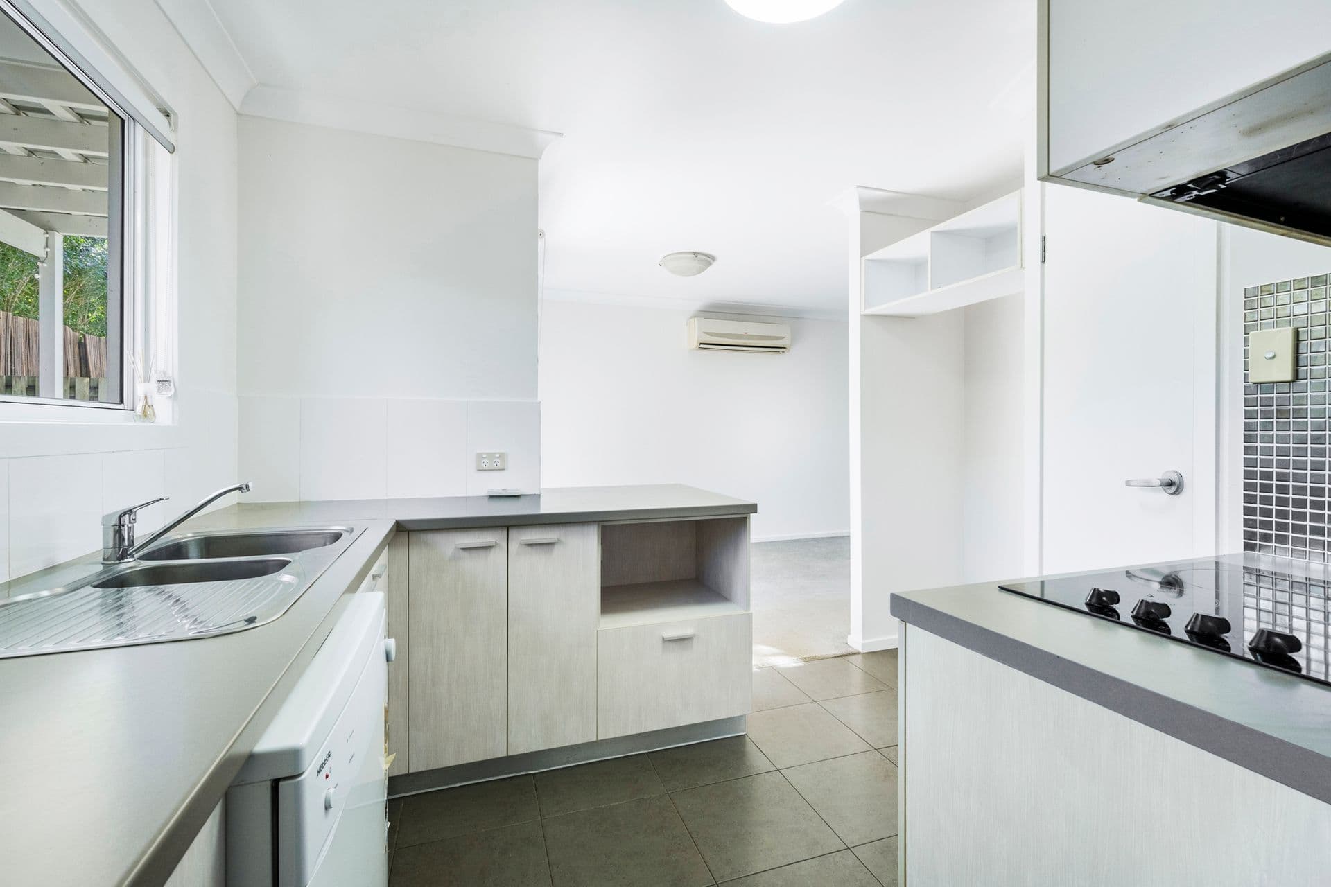 4/9 Pitt Road, Burpengary, QLD, 4505, Burpengary - Thumbnail 3