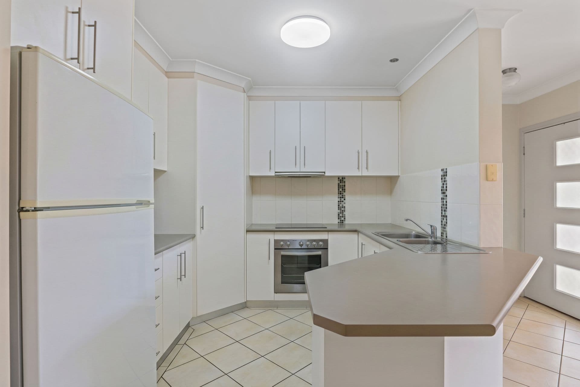 2/349 West Street, Harristown, QLD, 4350, Harristown - Thumbnail 2