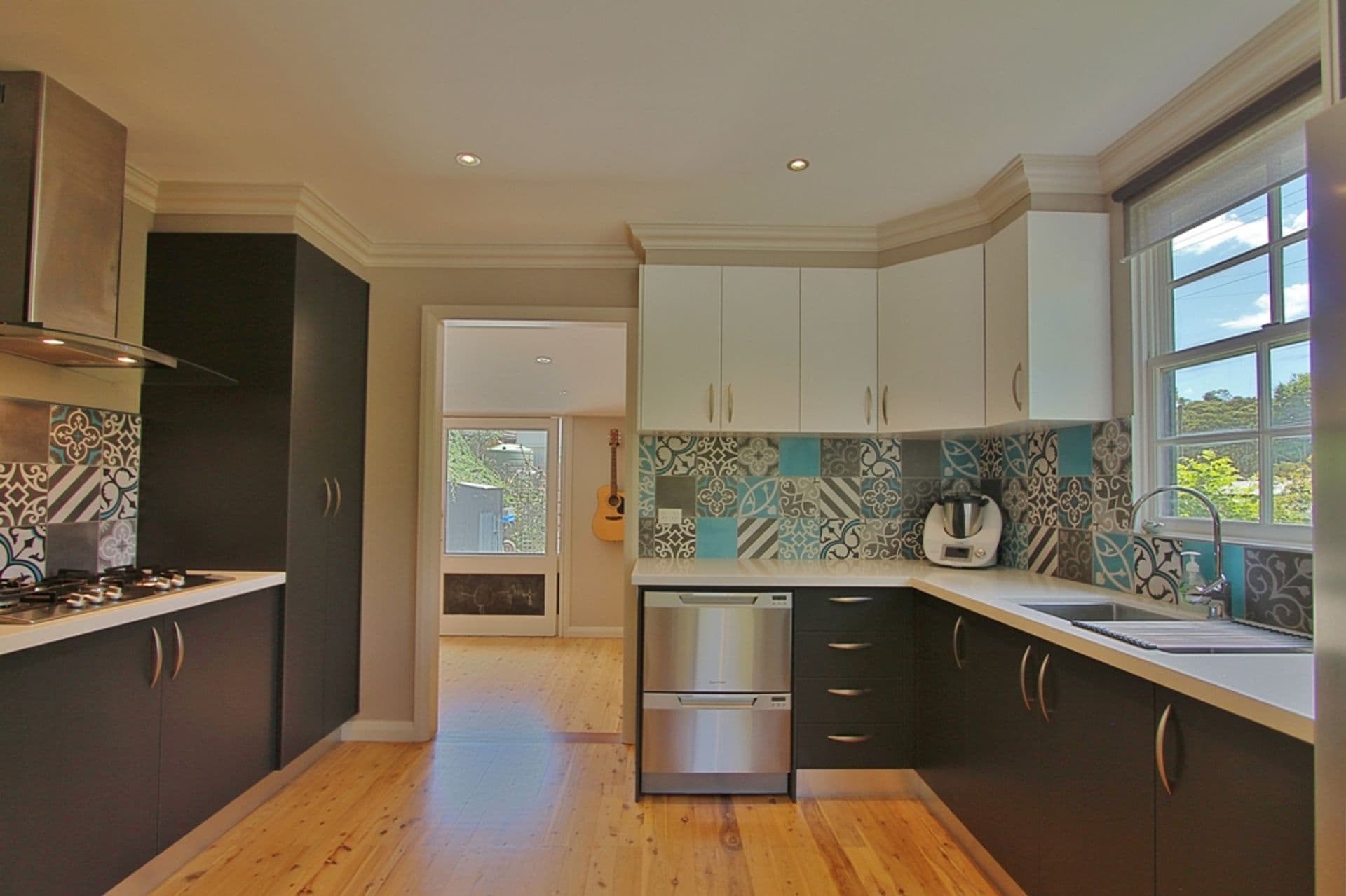 16 Brook Street, Hazelbrook, NSW, 2779, Hazelbrook - Thumbnail 2