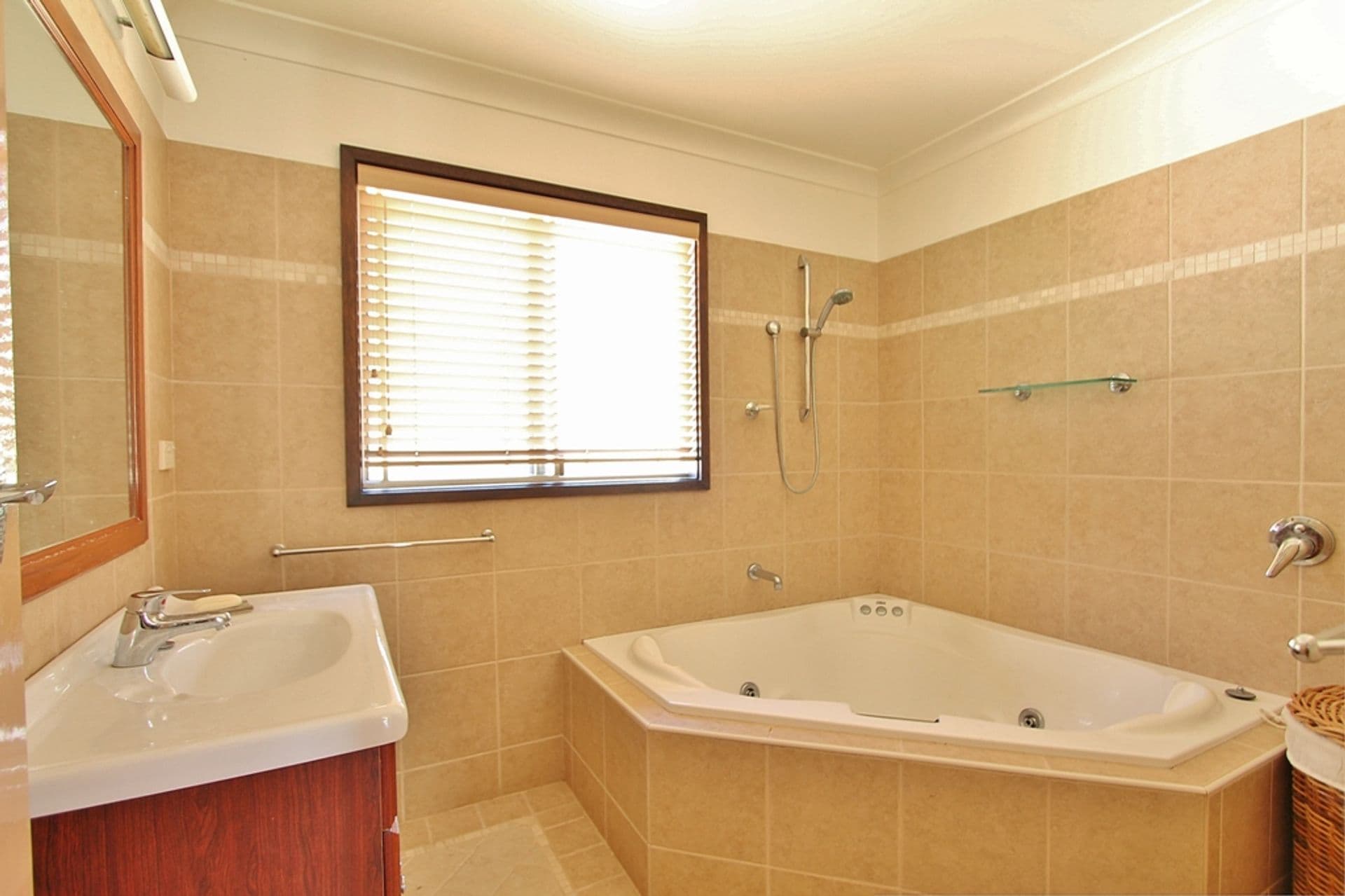 82 Clear View Parade, Hazelbrook, NSW, 2779, Hazelbrook - Thumbnail 4