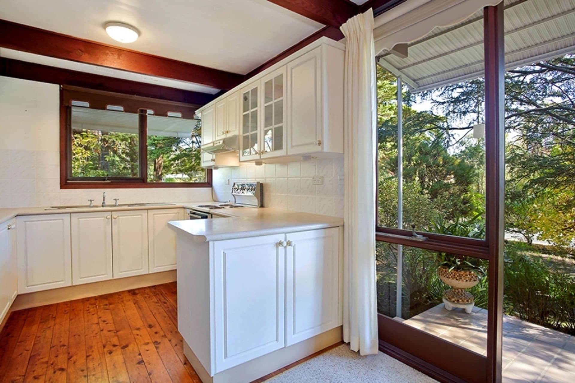 1 Ross Avenue, Hazelbrook, NSW, 2779, Hazelbrook - Thumbnail 6