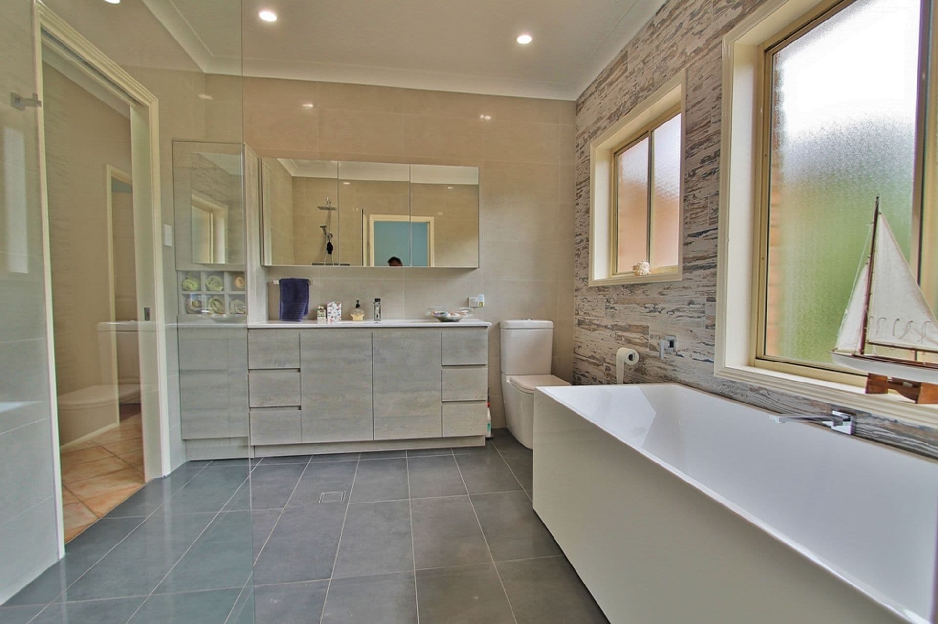 42-44 Kingfisher Crescent, Bullaburra, NSW, 2784, Bullaburra - Thumbnail 2