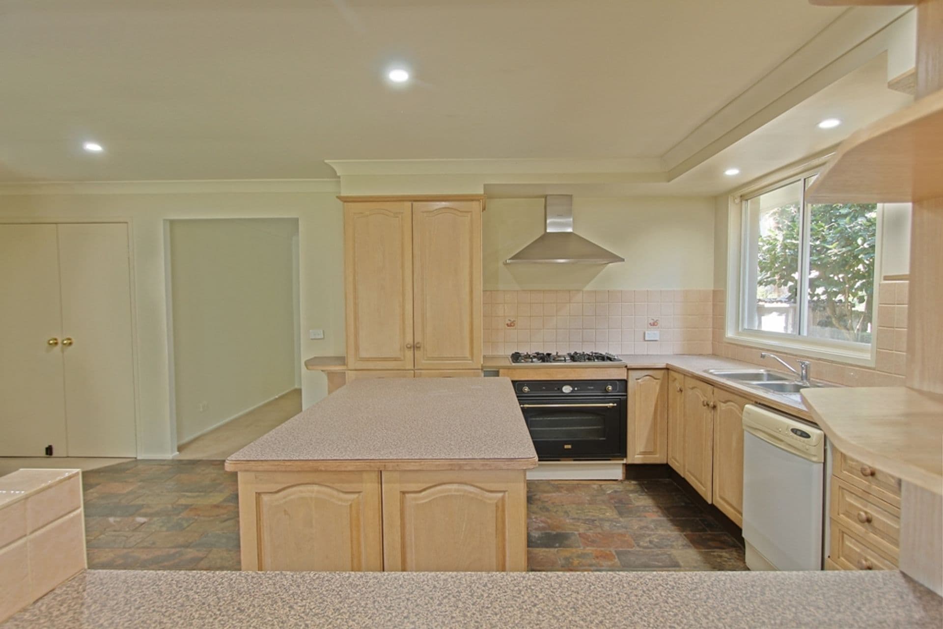 128 Hall Parade, Hazelbrook, NSW, 2779, Hazelbrook - Thumbnail 3