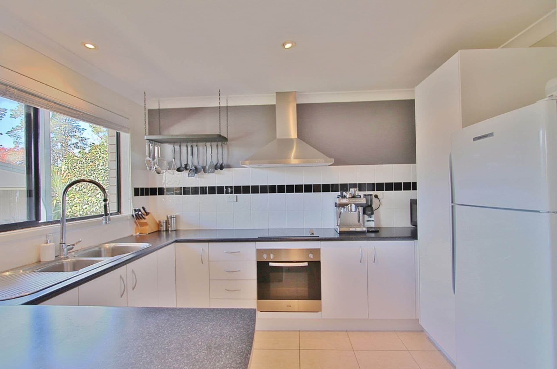 11 Blue Hills Road, Hazelbrook, NSW, 2779, Hazelbrook - Thumbnail 3