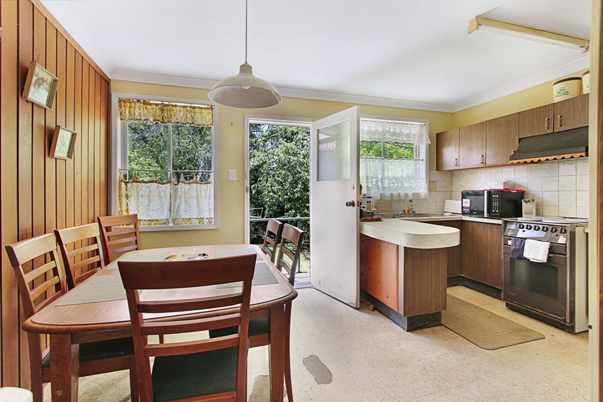 41 Hall Parade, Hazelbrook, NSW, 2779, Hazelbrook - Thumbnail 2