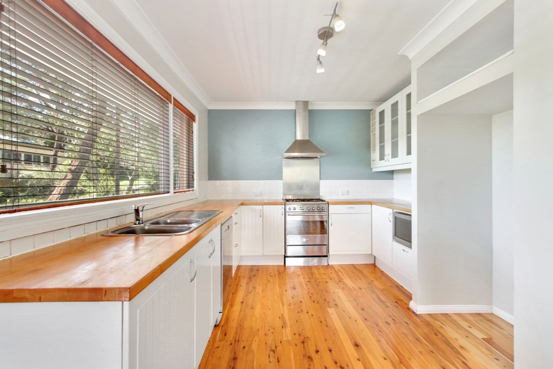 72 Clearview Parade, Hazelbrook, NSW, 2779, Hazelbrook - Thumbnail 2