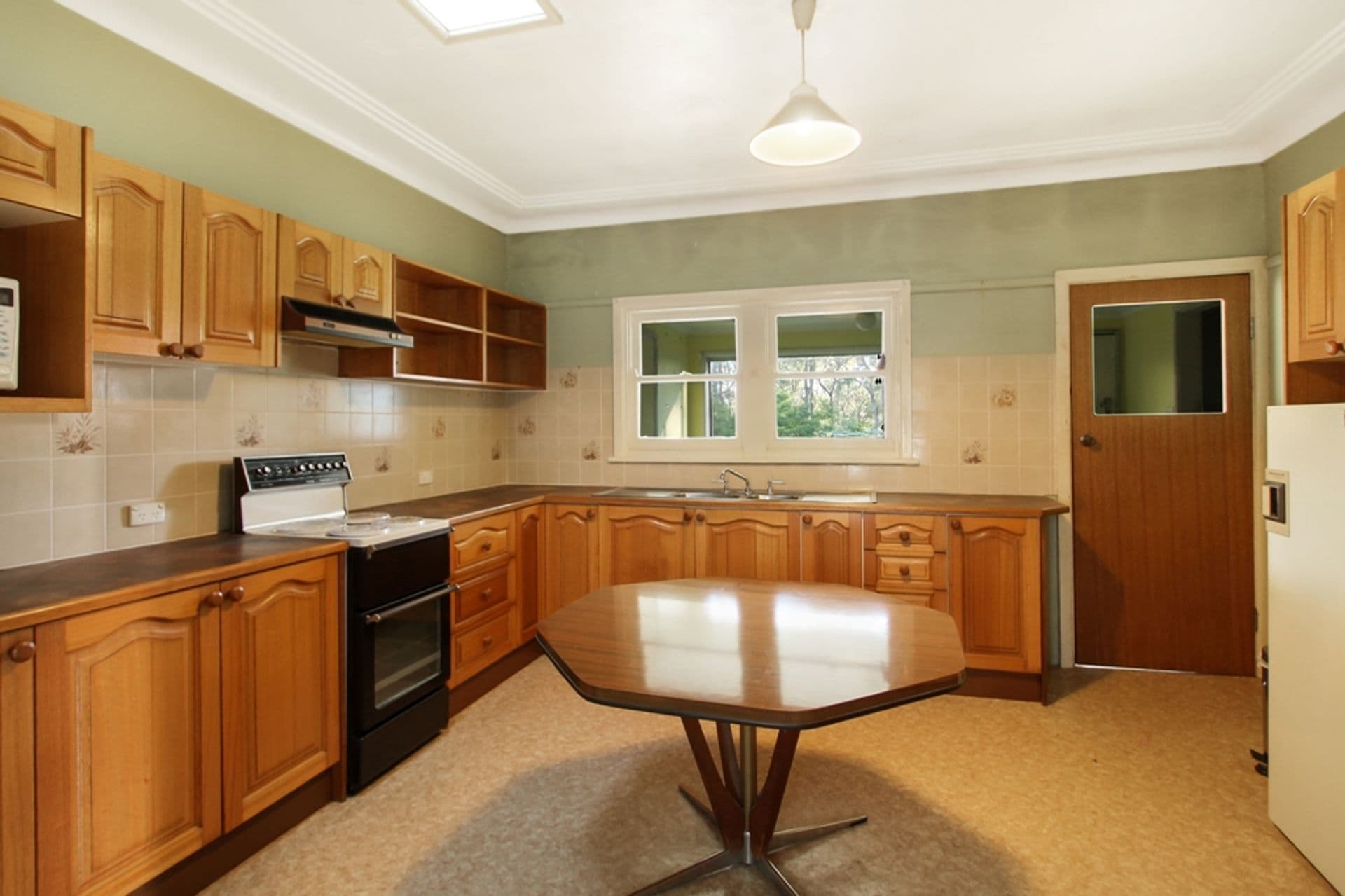 73 Railway Parade, Hazelbrook, NSW, 2779, Hazelbrook - Thumbnail 2