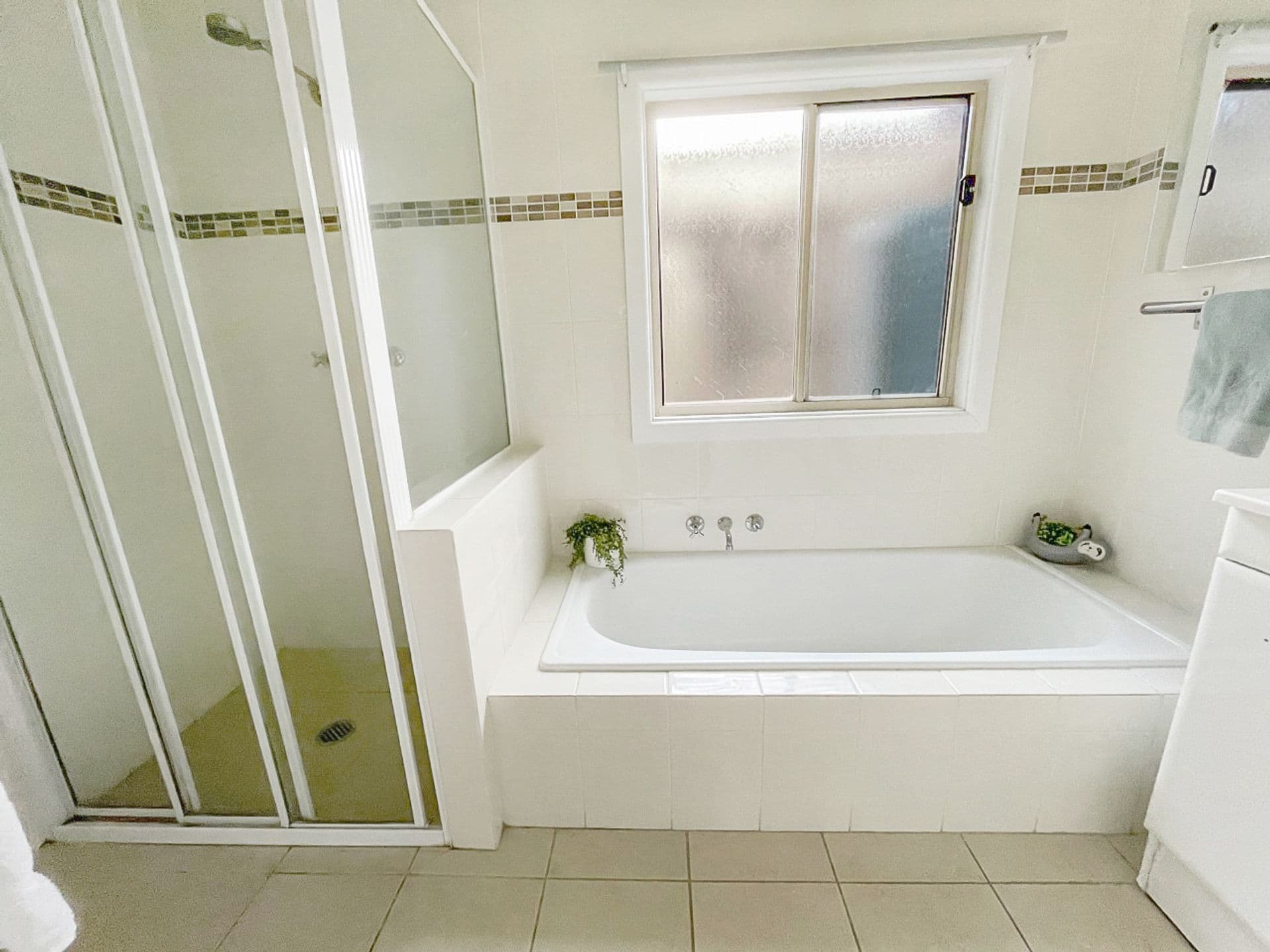 98 Great Western Highway, Woodford, NSW, 2778, Woodford - Thumbnail 4