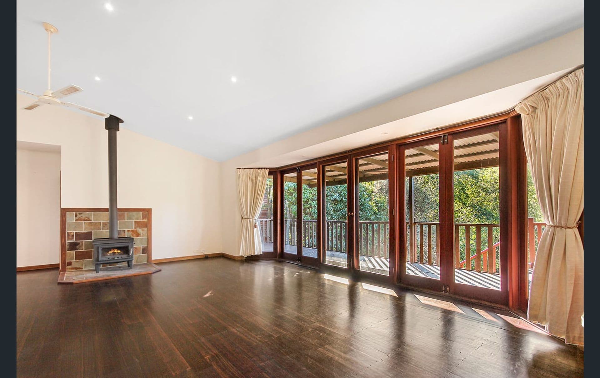27 Kamillaroi Road, Katoomba, NSW, 2780, Katoomba - Thumbnail 2