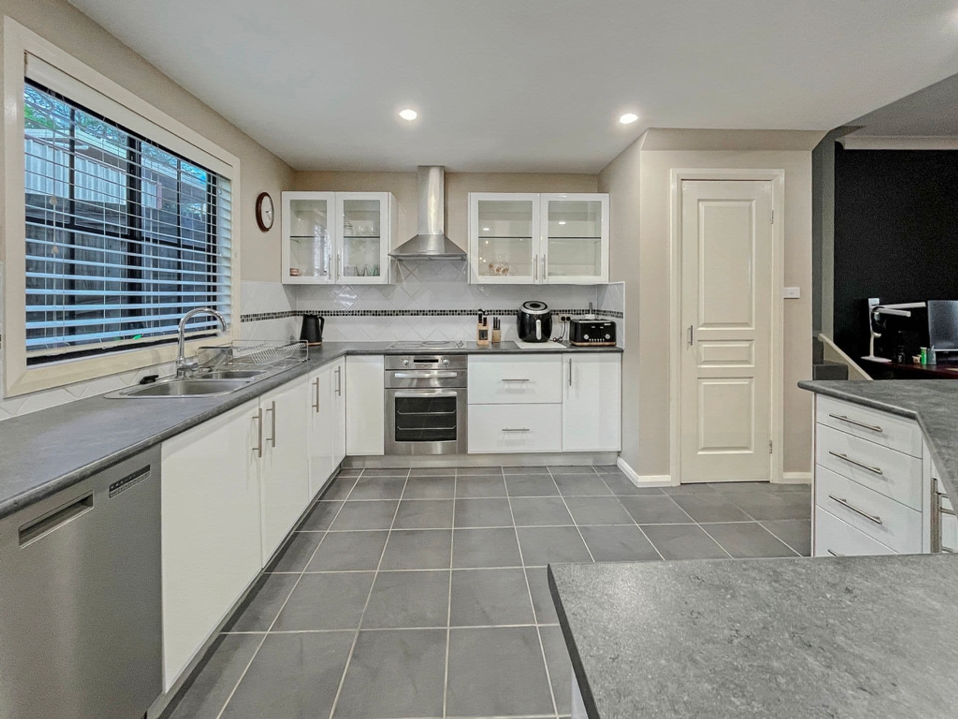 7 Lysiana Road, Woodford, NSW, 2778, Woodford - Thumbnail 8