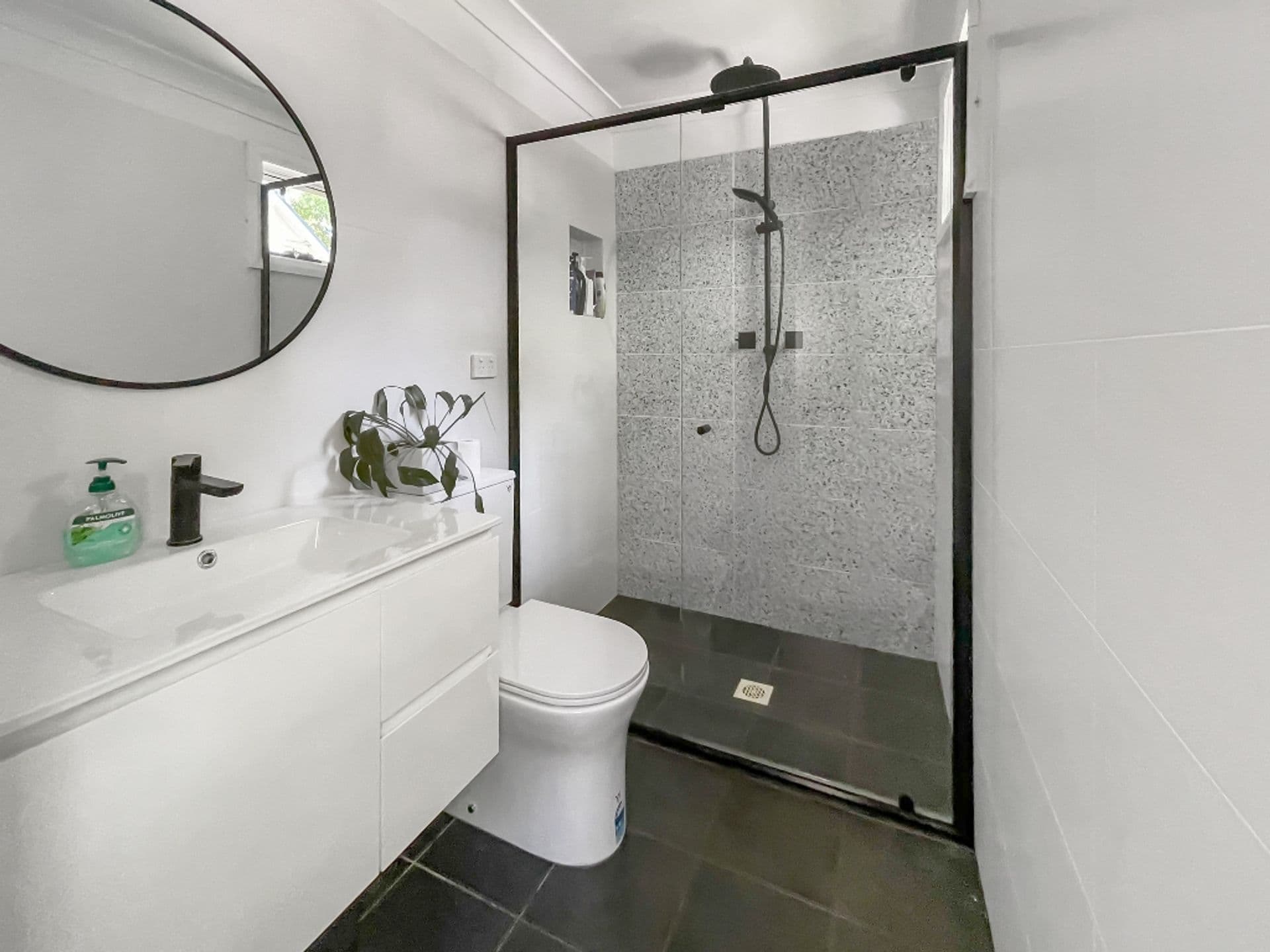 70 Oaklands Road, Hazelbrook, NSW, 2779, Hazelbrook - Thumbnail 5