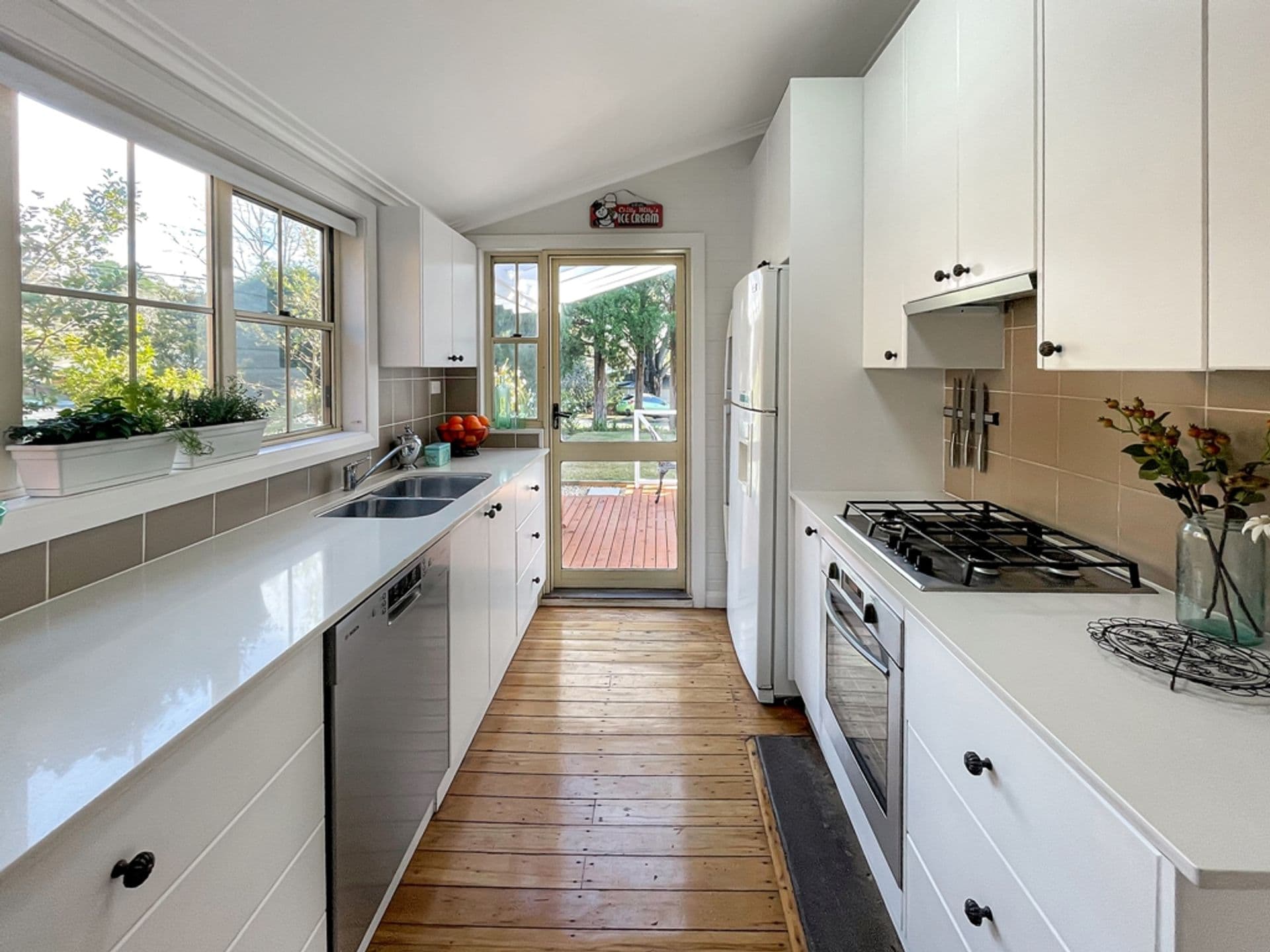 41 Clear View Parade, Hazelbrook, NSW, 2779, Hazelbrook - Thumbnail 5