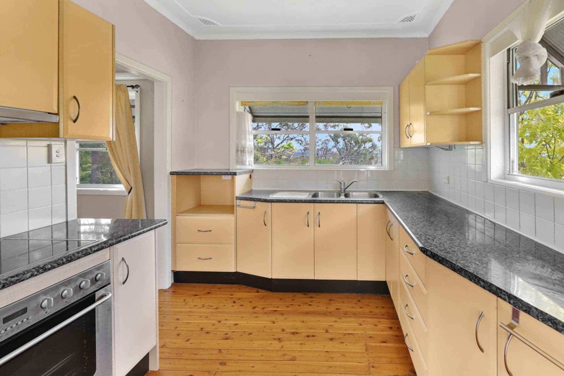 4 Bedford Road, Woodford, NSW, 2778, Woodford - Thumbnail 6