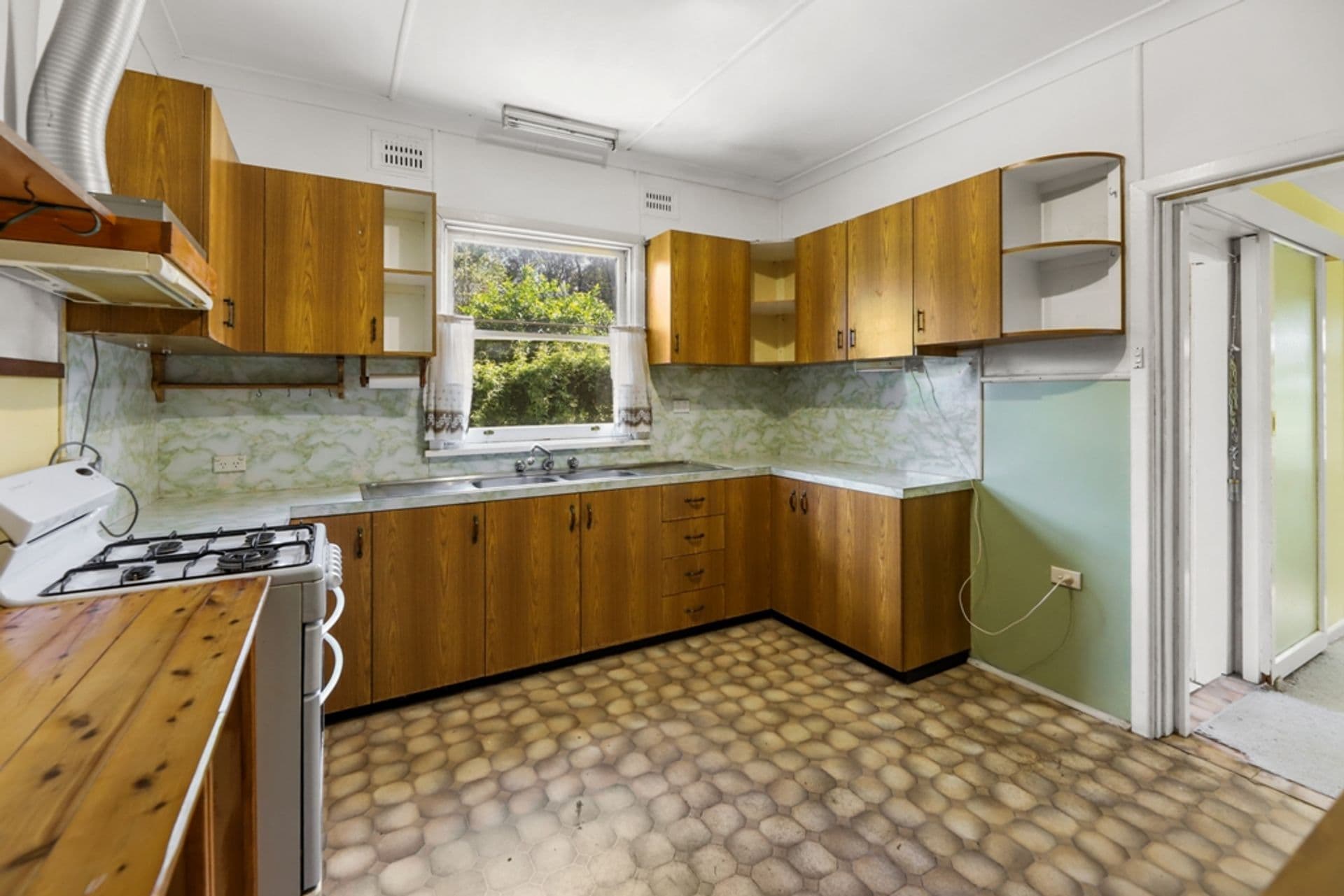 20 Birdwood Parade, Hazelbrook, NSW, 2779, Hazelbrook - Thumbnail 5