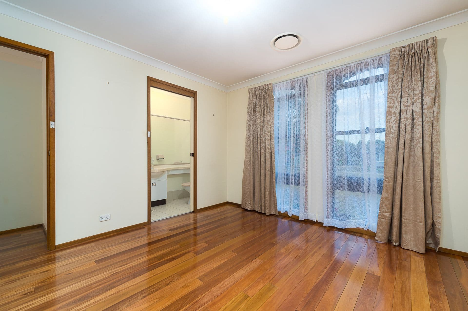 3 Mohawk Crescent, Greenfield Park, NSW, 2176, Greenfield Park - Thumbnail 2