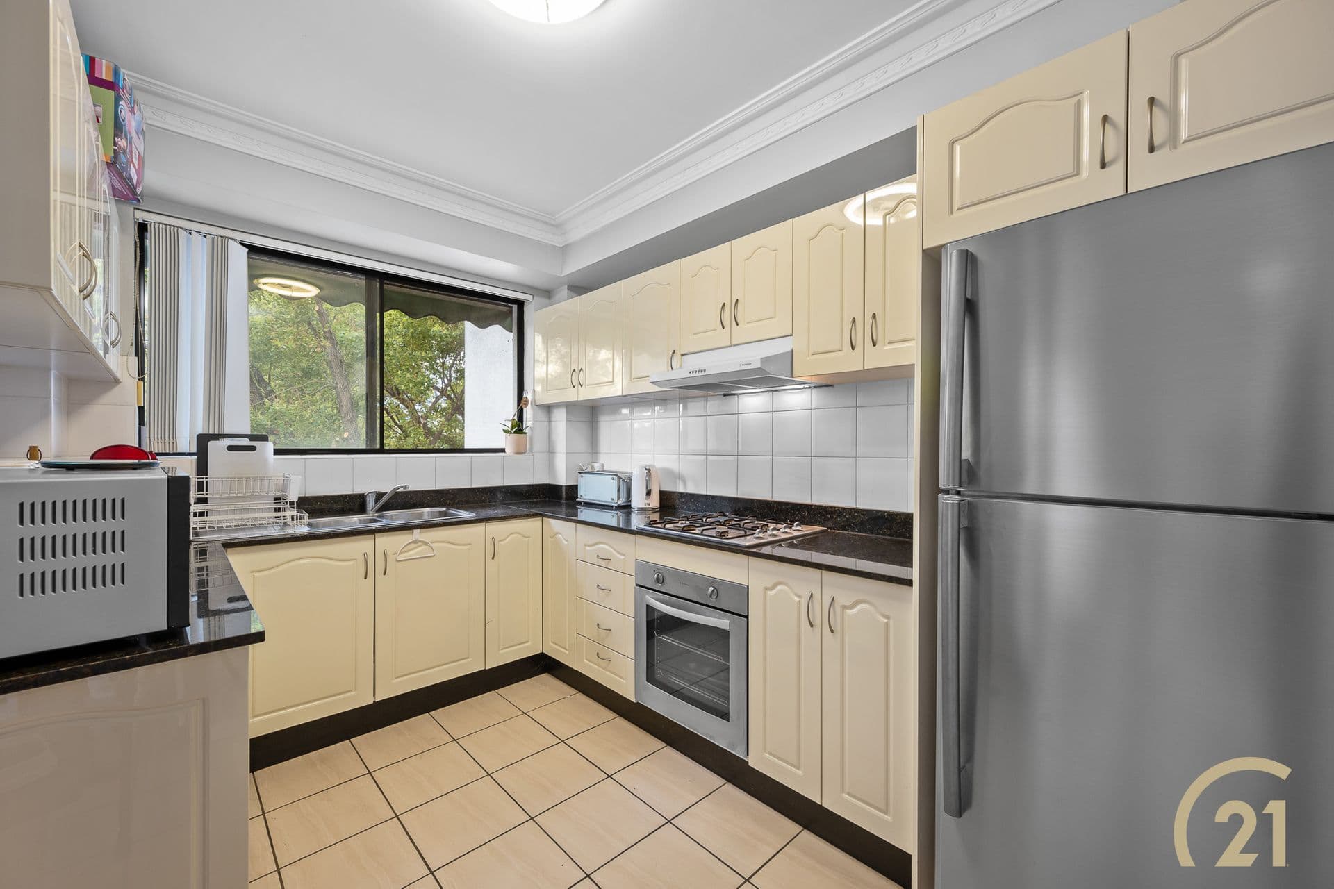 10/2 The Crescent, Fairfield, NSW, 2165, Fairfield - Thumbnail 2