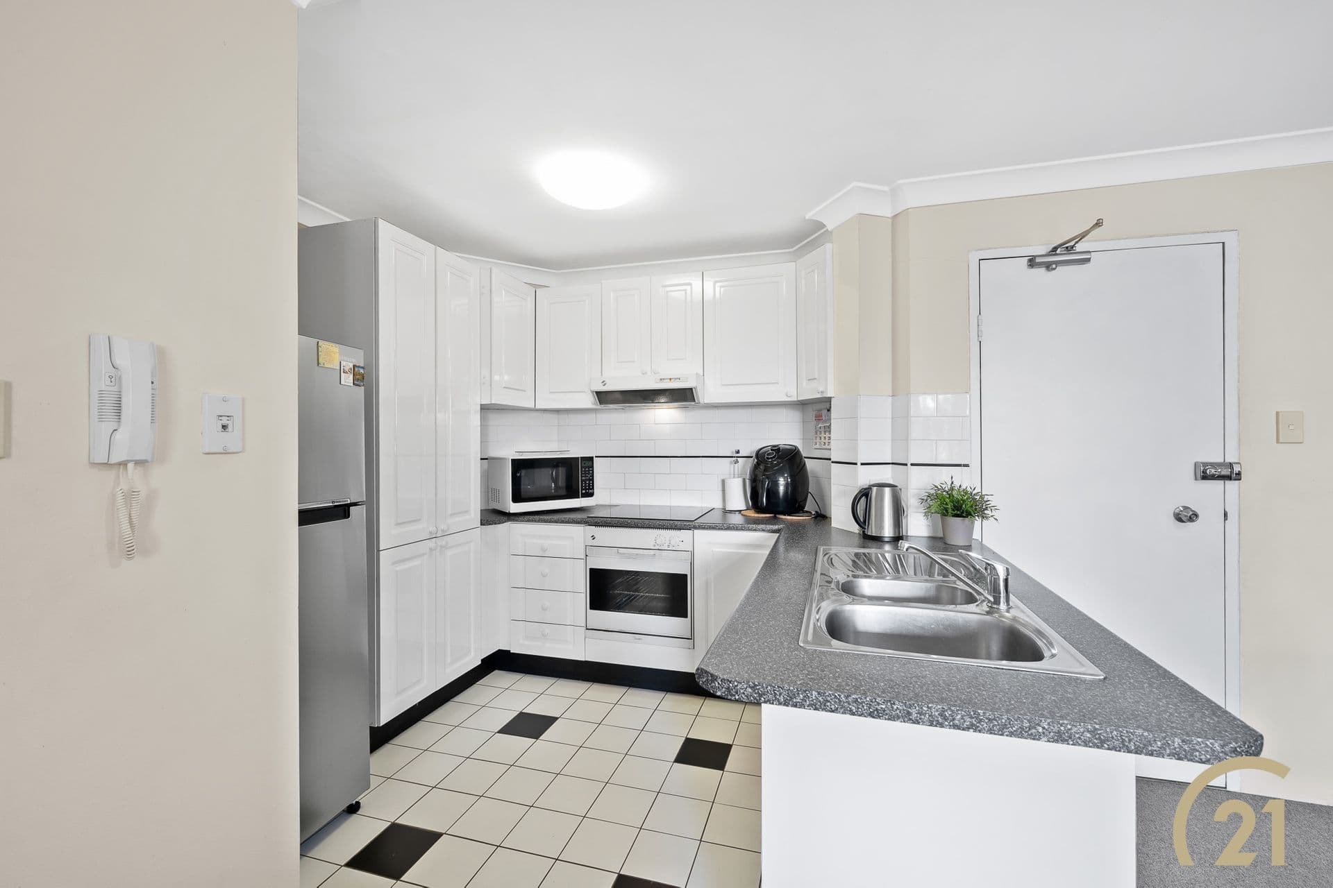 18/181-185 Sandal Crescent, Carramar, NSW, 2163, Carramar - Thumbnail 2