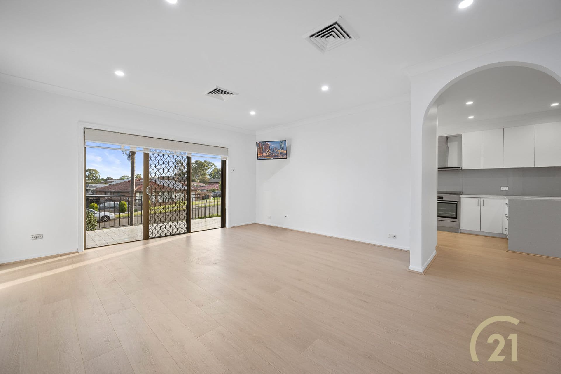 35 Oliveri Crescent, Green Valley, NSW, 2168, Green Valley - Thumbnail 2