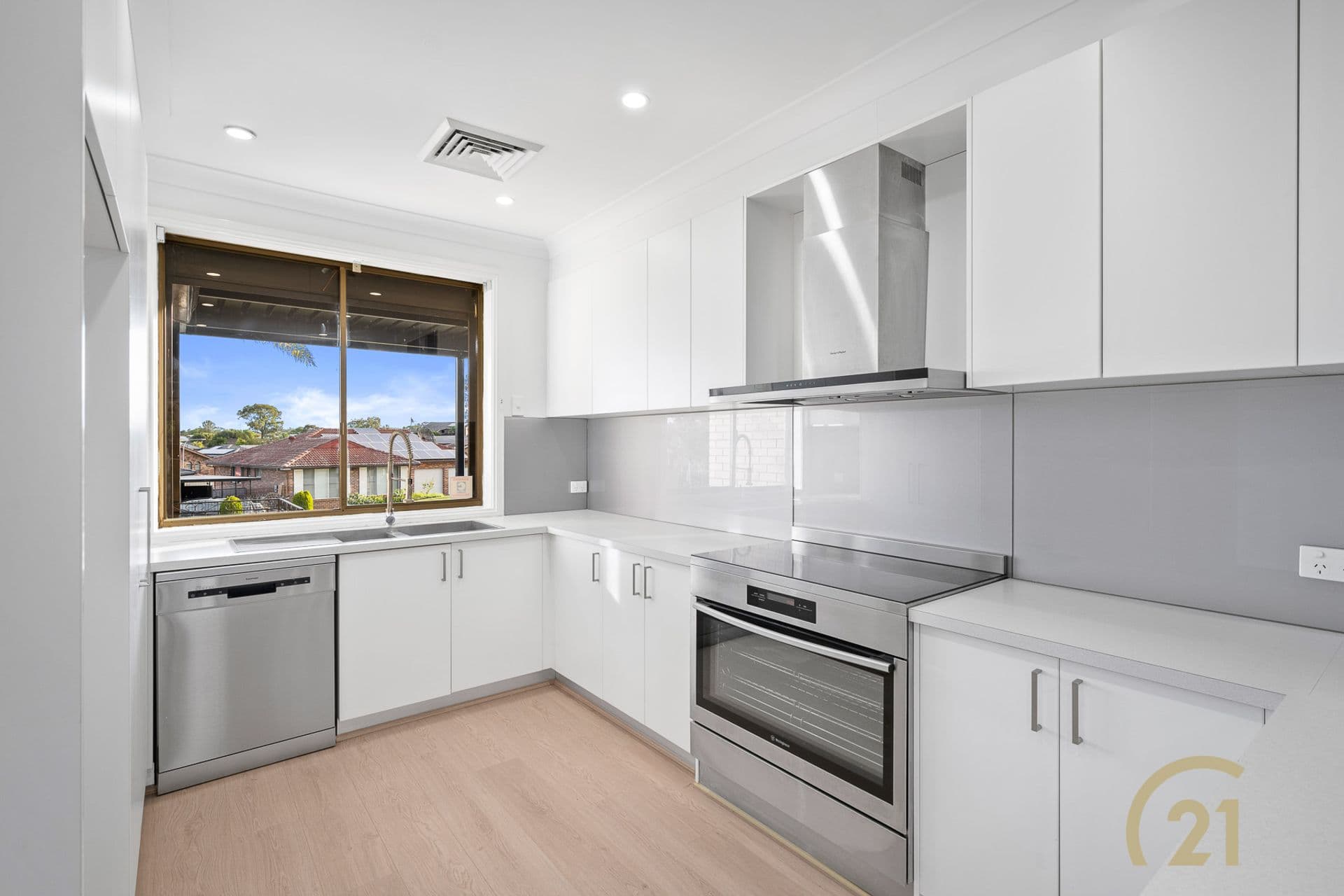 35 Oliveri Crescent, Green Valley, NSW, 2168, Green Valley - Thumbnail 4
