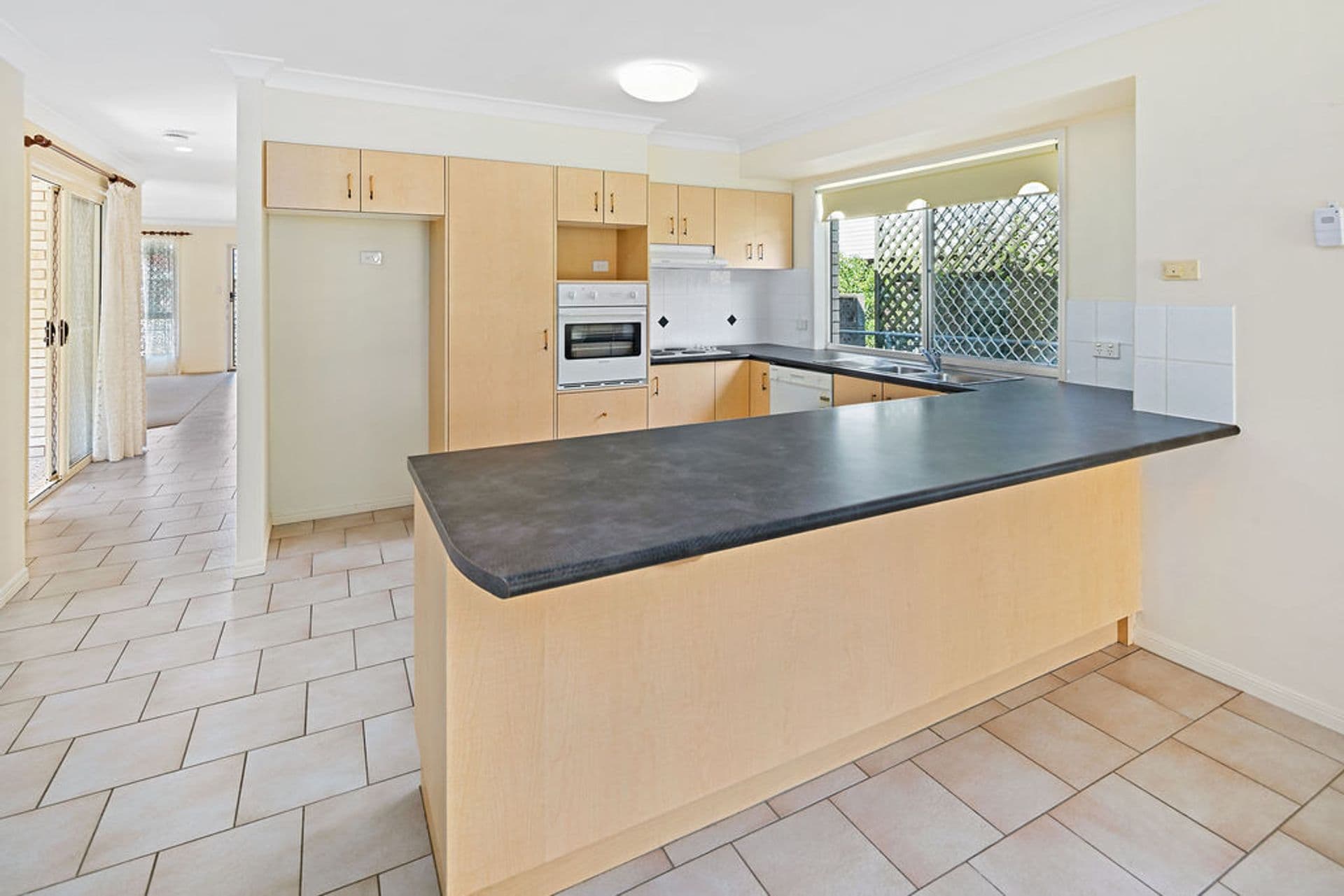 19 Davidson Street, Wynnum, QLD, 4178, Wynnum - Thumbnail 5