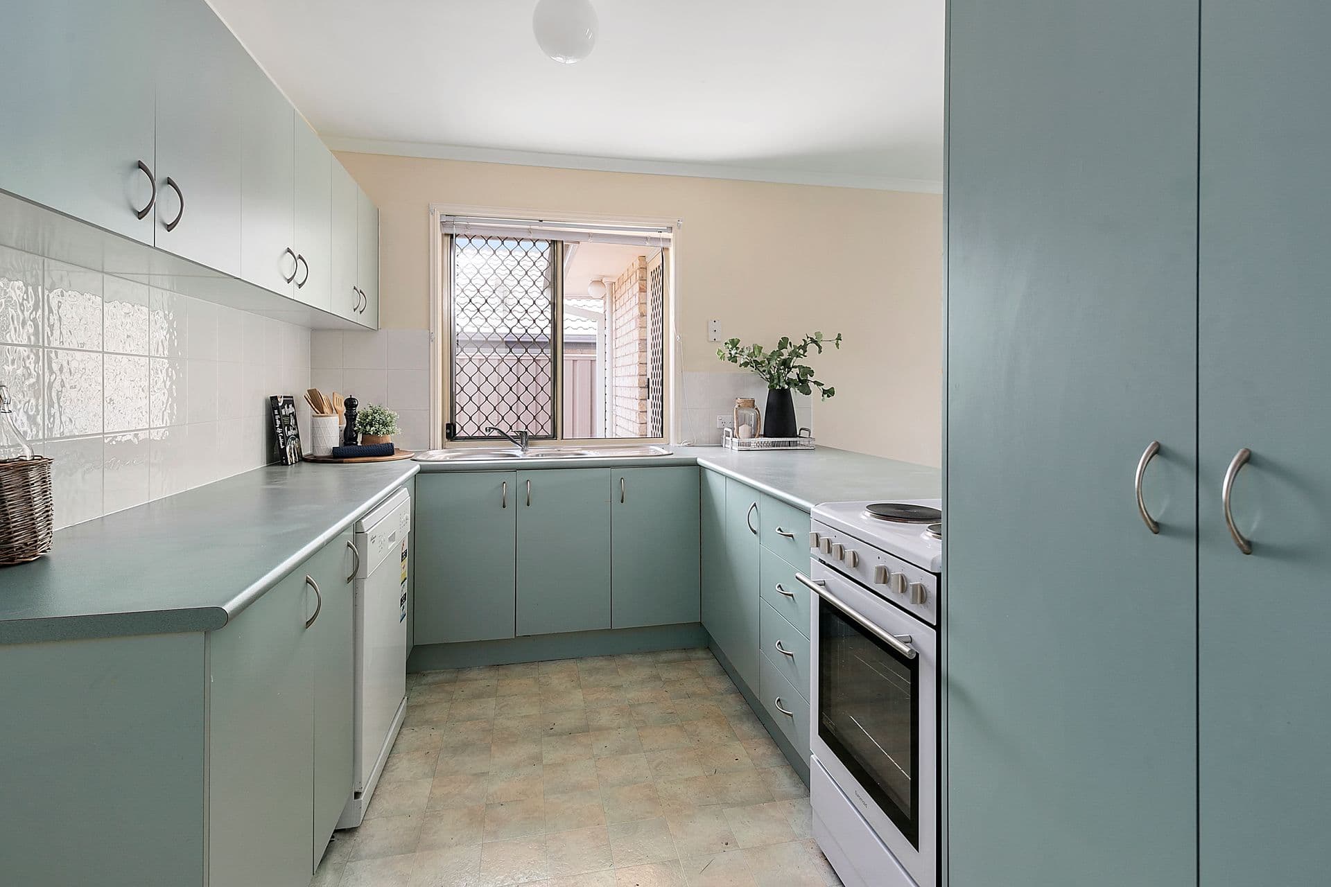 14 Magdalene Street, Wynnum West, QLD, 4178, Wynnum West - Thumbnail 3