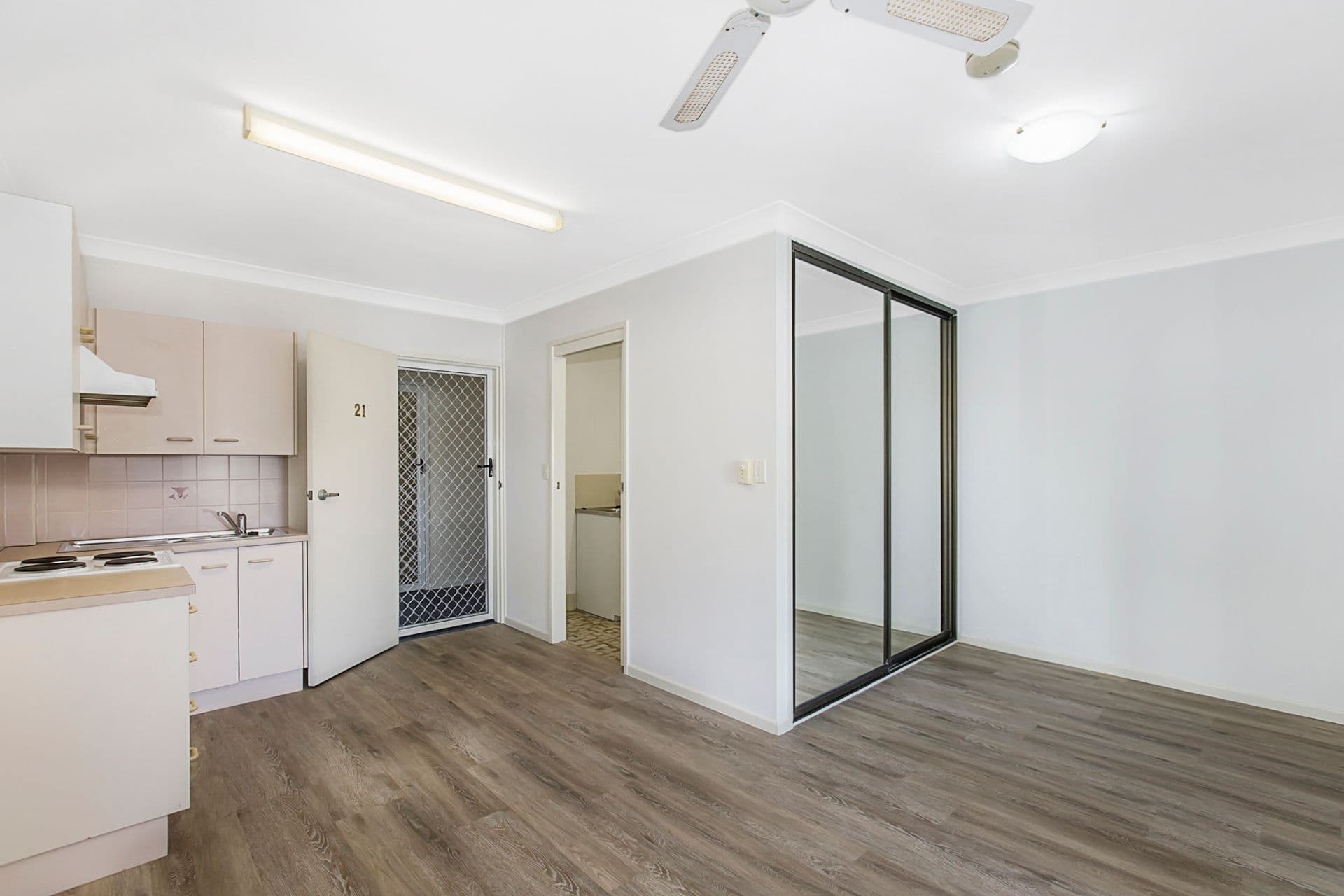 21/15 Carmichael Court, Wynnum West, QLD, 4178, Wynnum West - Thumbnail 2