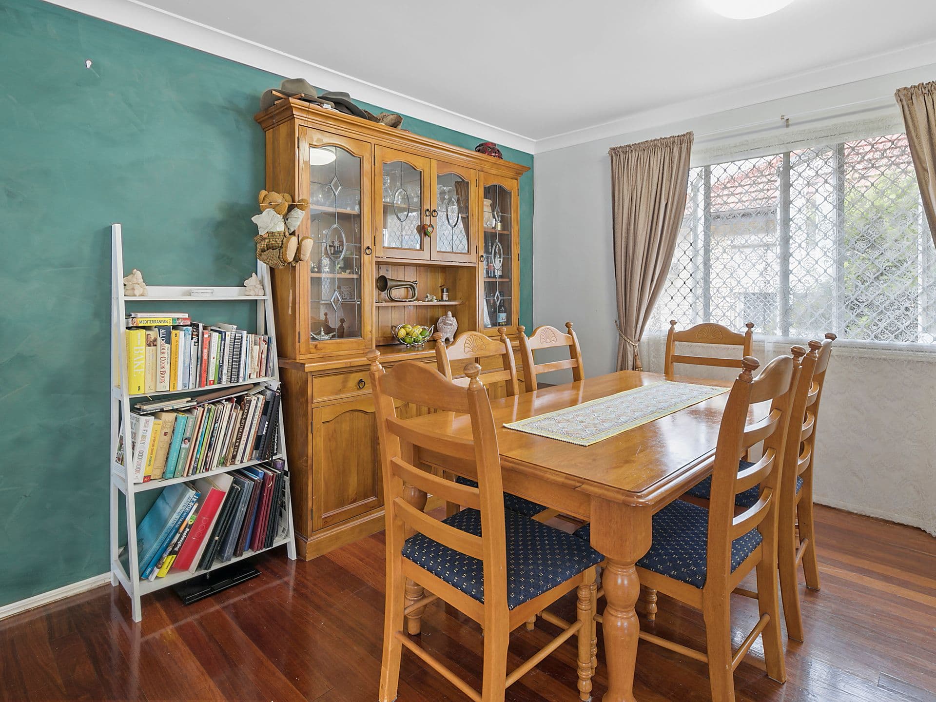 33 Curve Avenue, Wynnum, QLD, 4178, Wynnum - Thumbnail 2