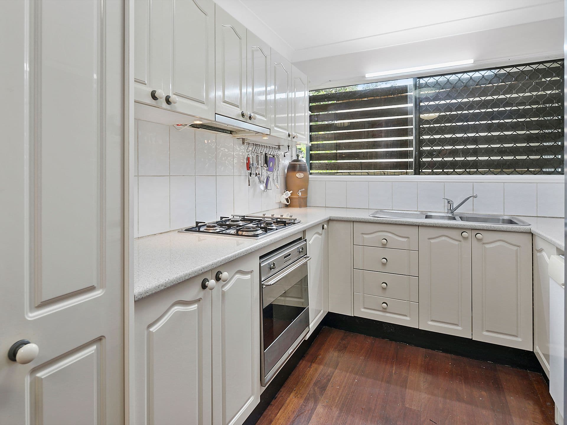 33 Curve Avenue, Wynnum, QLD, 4178, Wynnum - Thumbnail 3