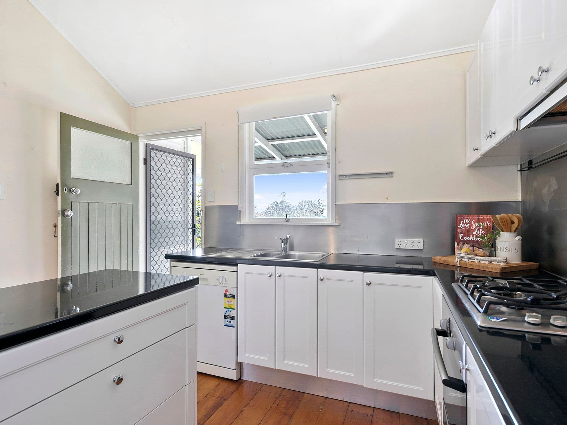 55 Fisher Street, Manly, QLD, 4179, Manly - Thumbnail 2