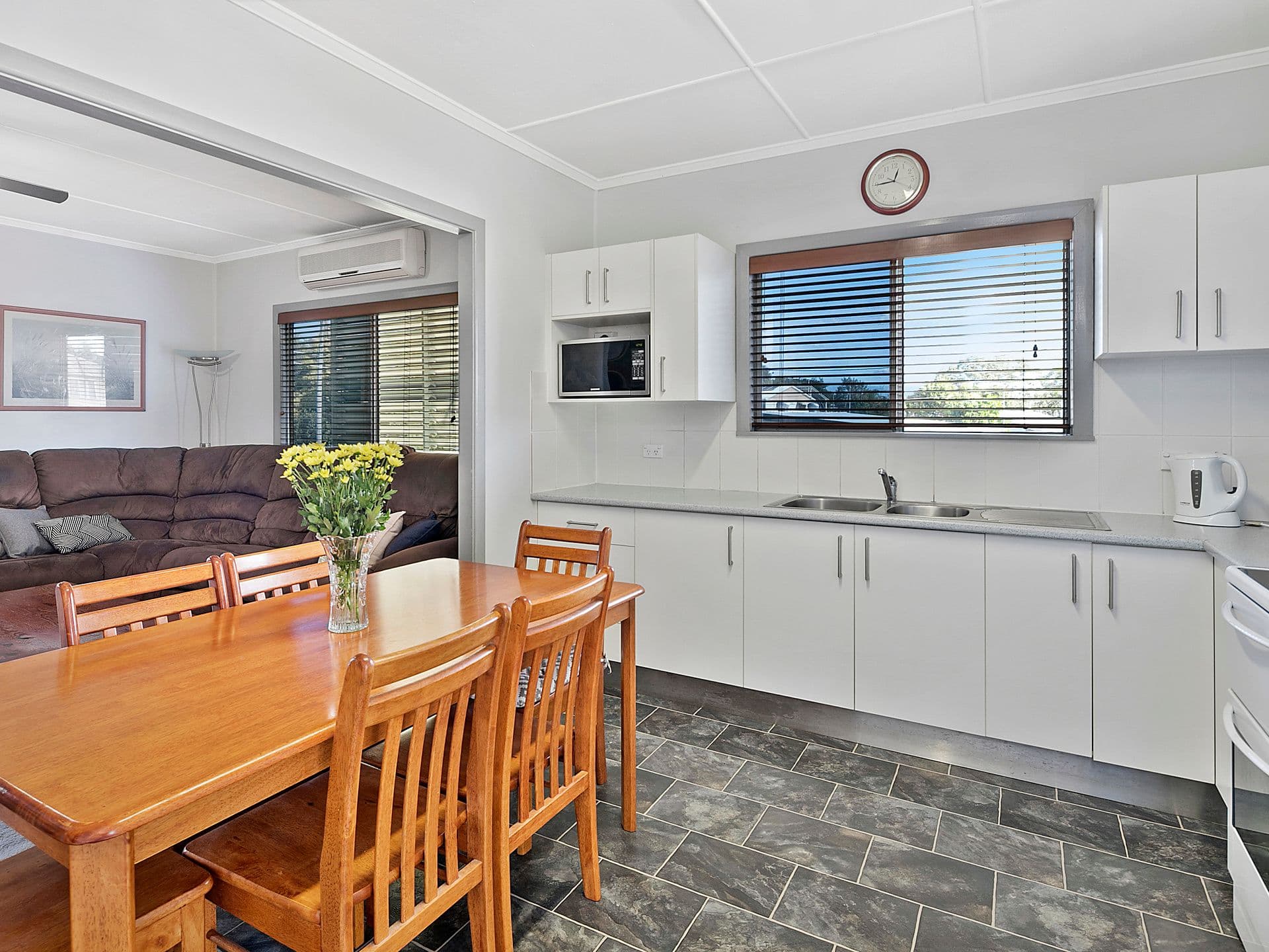 11 Jessard Street, Wynnum, QLD, 4178, Wynnum - Thumbnail 3