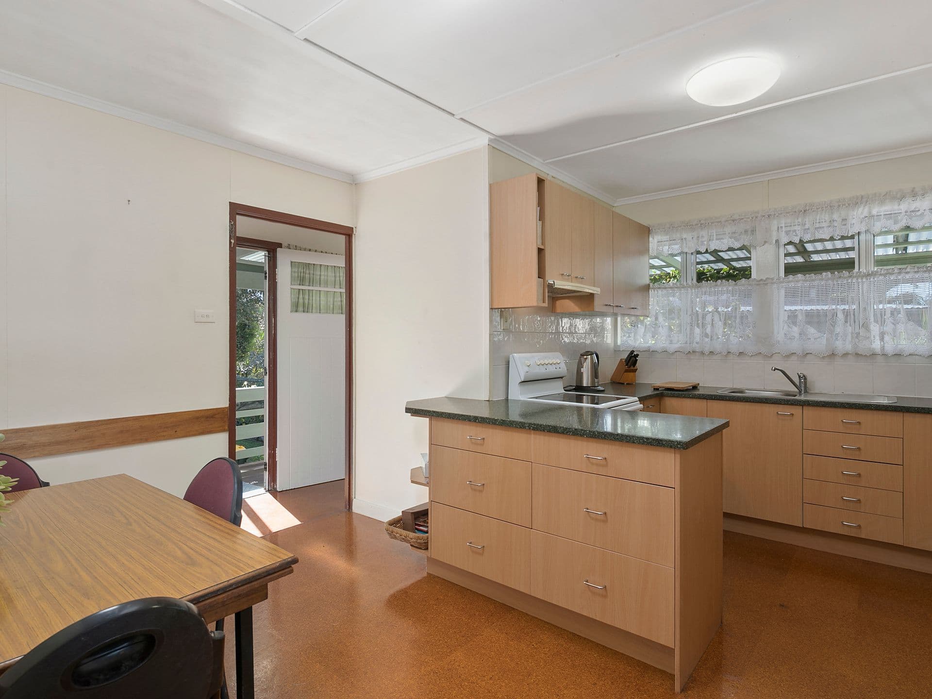 143  Wondall Road, Wynnum West, QLD, 4178, Wynnum West - Thumbnail 4