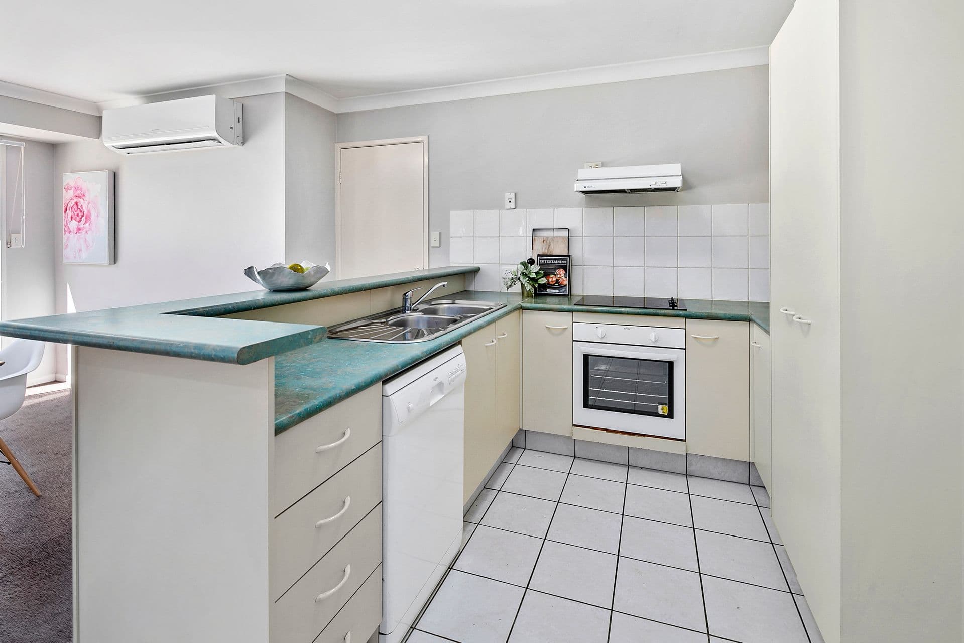 12 School Road, Wynnum West, QLD, 4178, Wynnum West - Thumbnail 8