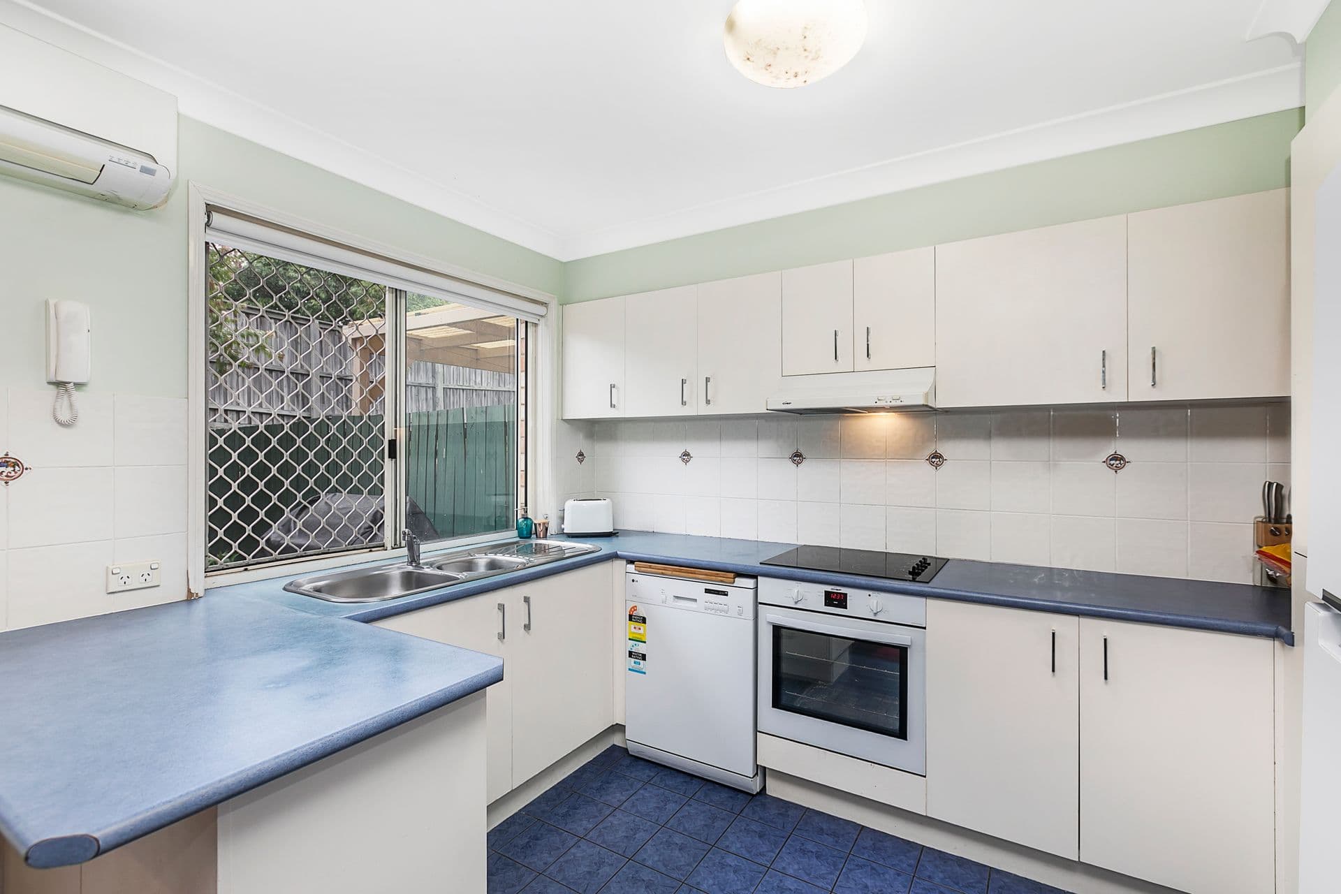 29/27 Camille Crescent, Wynnum West, QLD, 4178, Wynnum West - Thumbnail 4