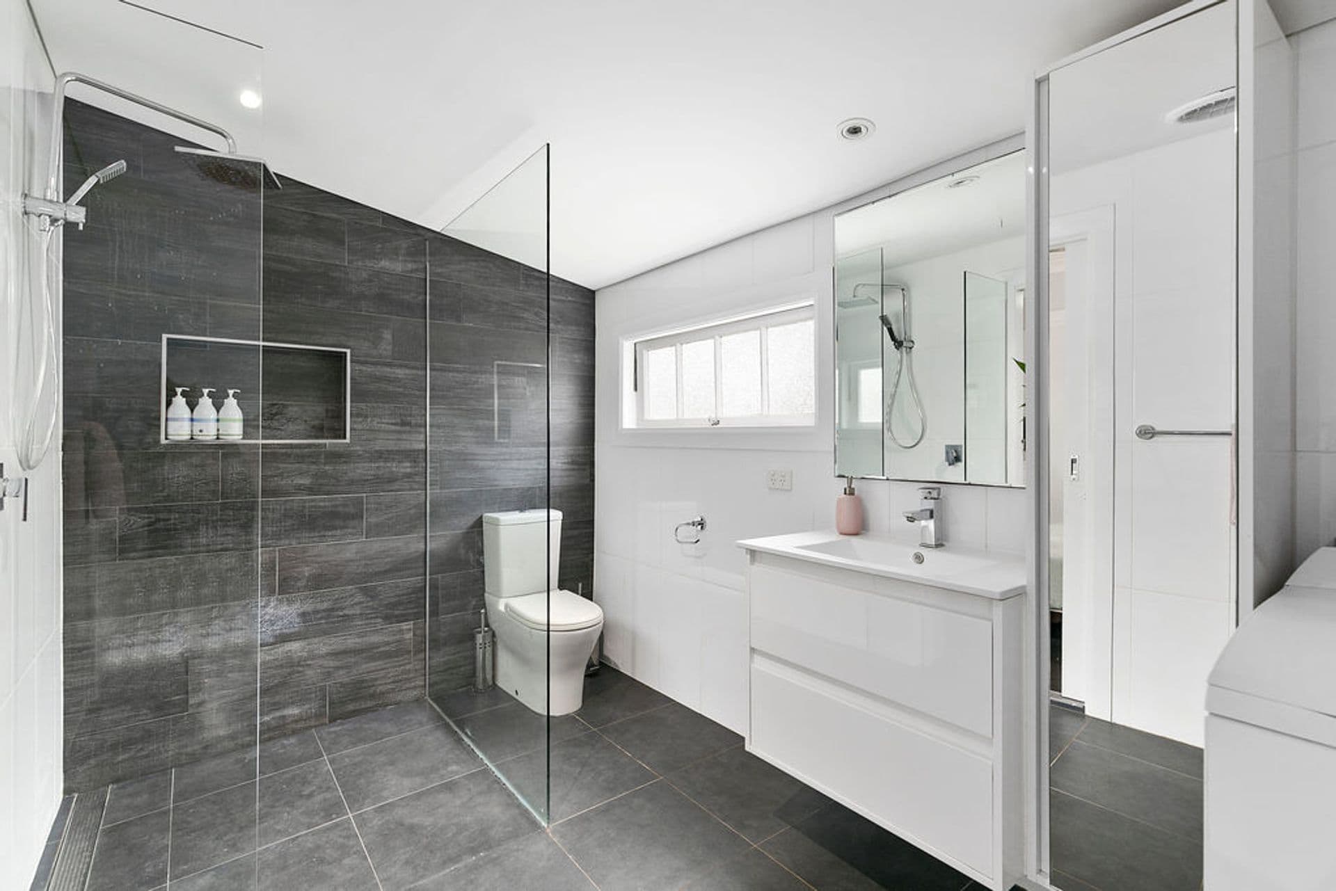 19 Sibley Road, Wynnum West, QLD, 4178, Wynnum - Thumbnail 4
