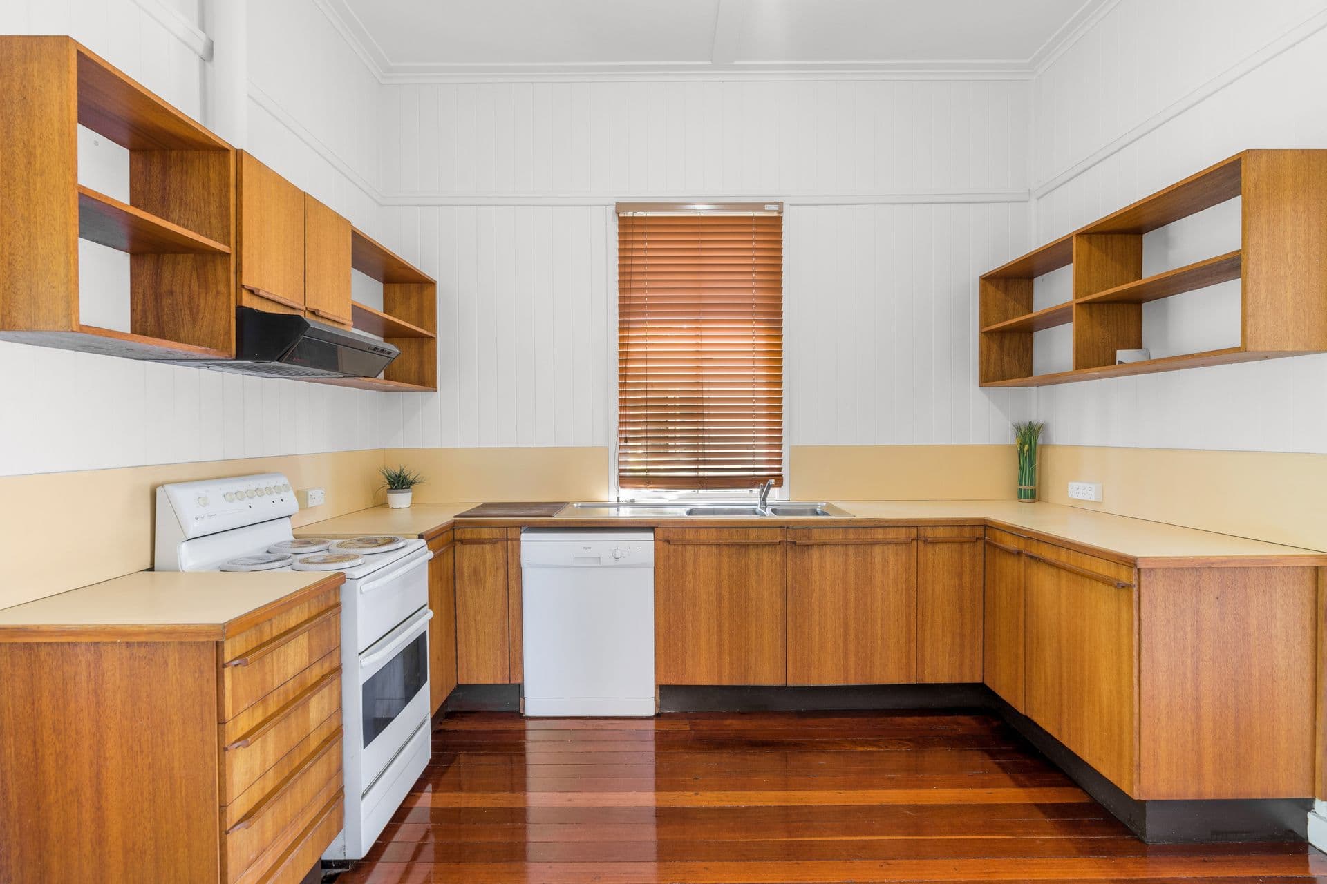 119 Wynnum Esplanade, Wynnum, QLD, 4178, Wynnum - Thumbnail 3