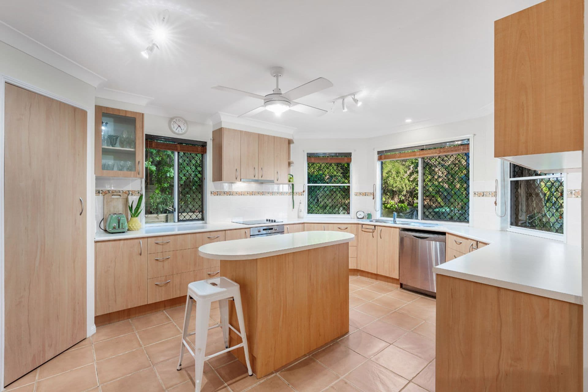 17  Gordon Crescent, Wakerley, QLD, 4154, Wakerley - Thumbnail 4