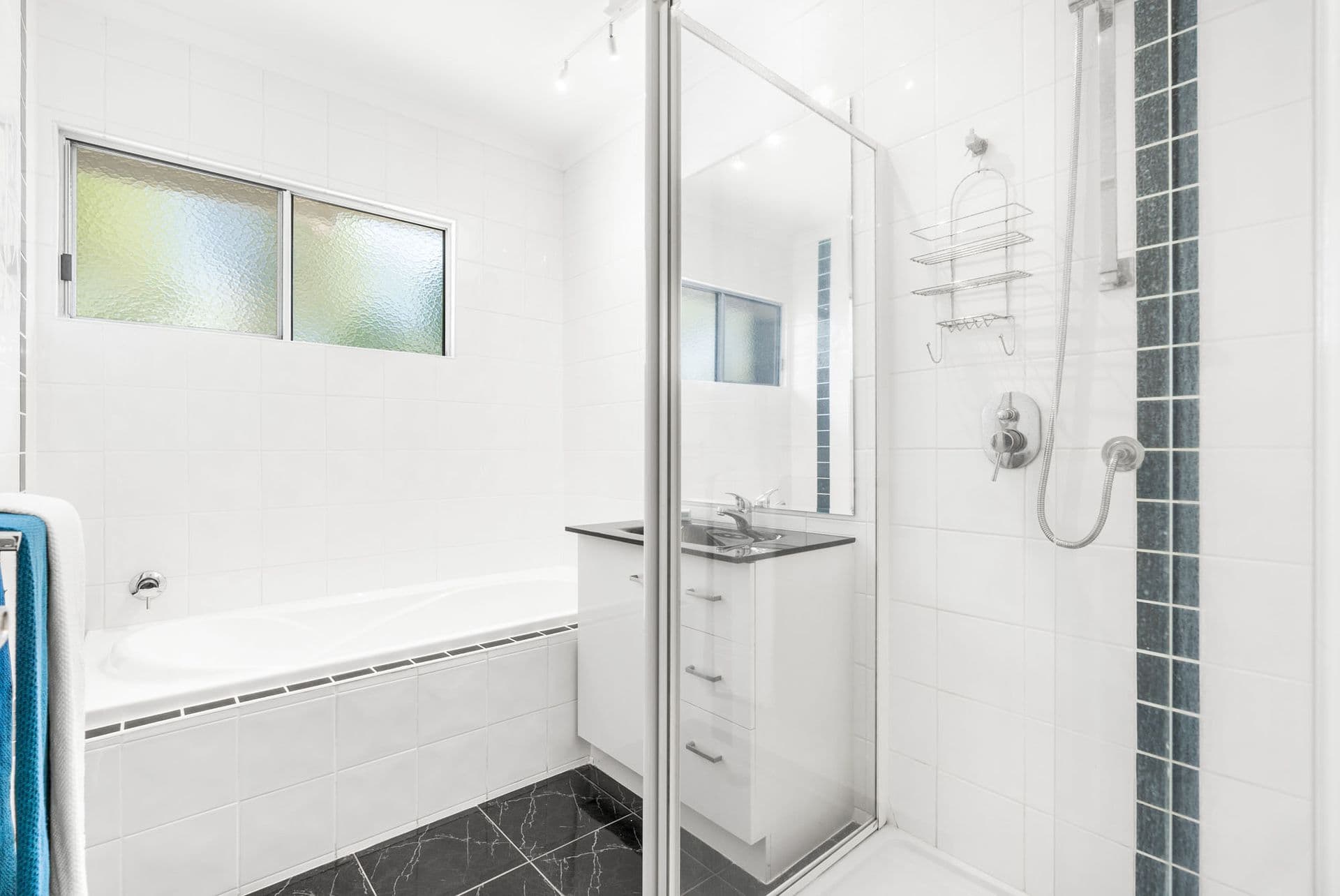 17 Heymer Street, Wynnum, QLD, 4178, Wynnum - Thumbnail 6