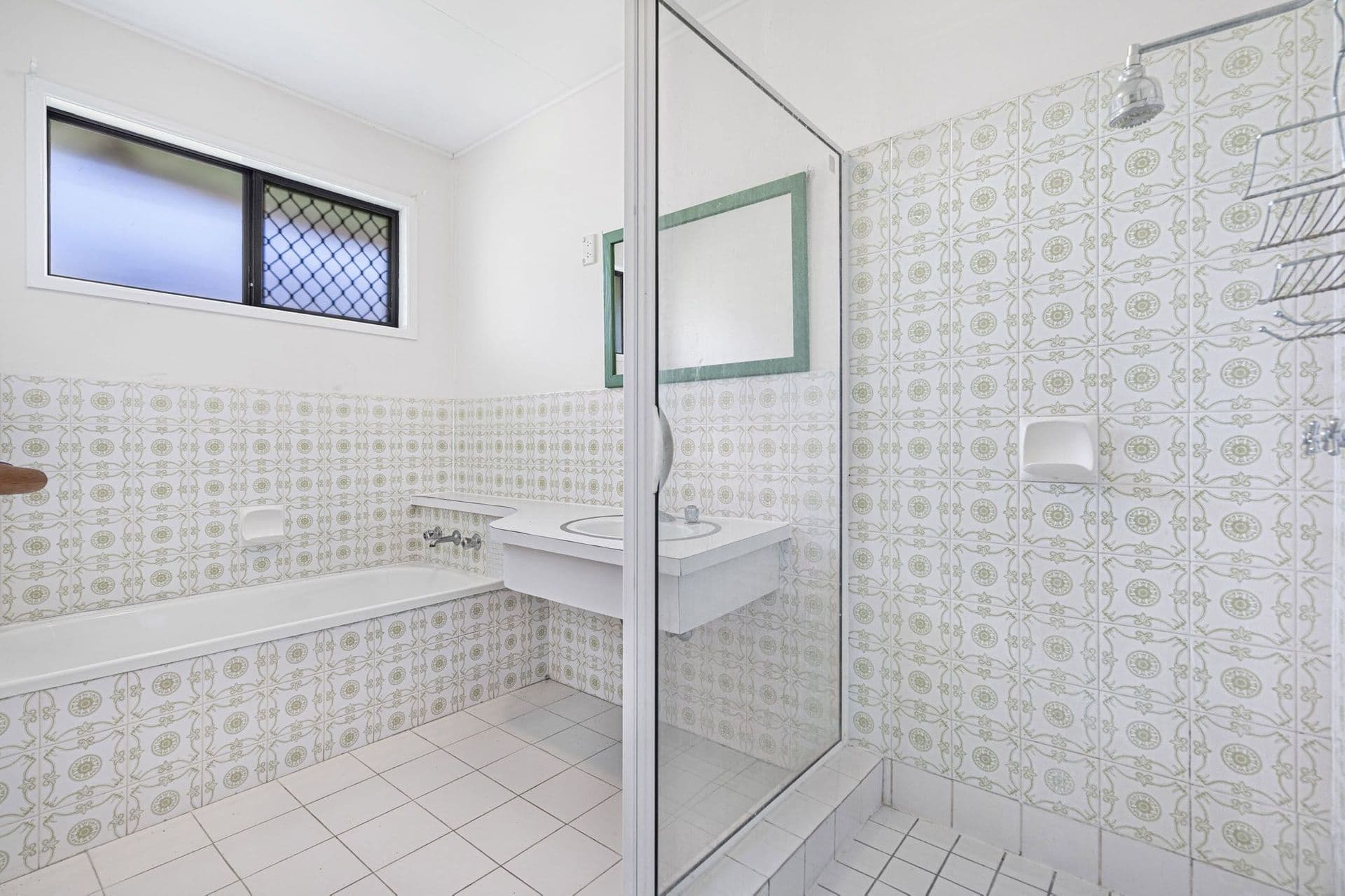 23 Gateway Street, Wynnum West, QLD, 4178, Wynnum West - Thumbnail 2