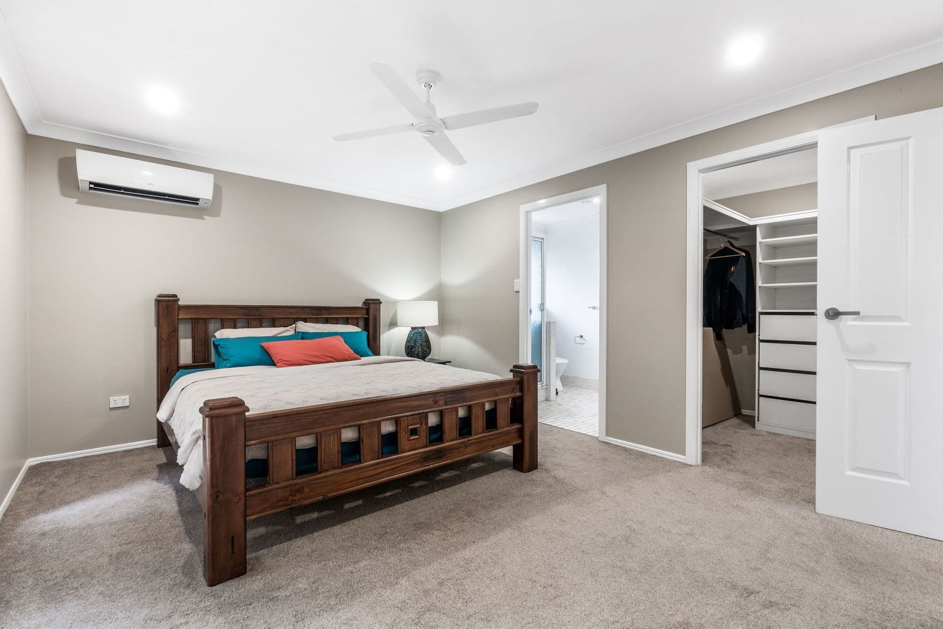 319 Wondall Road, Wynnum West, QLD, 4178, Wynnum West - Thumbnail 2