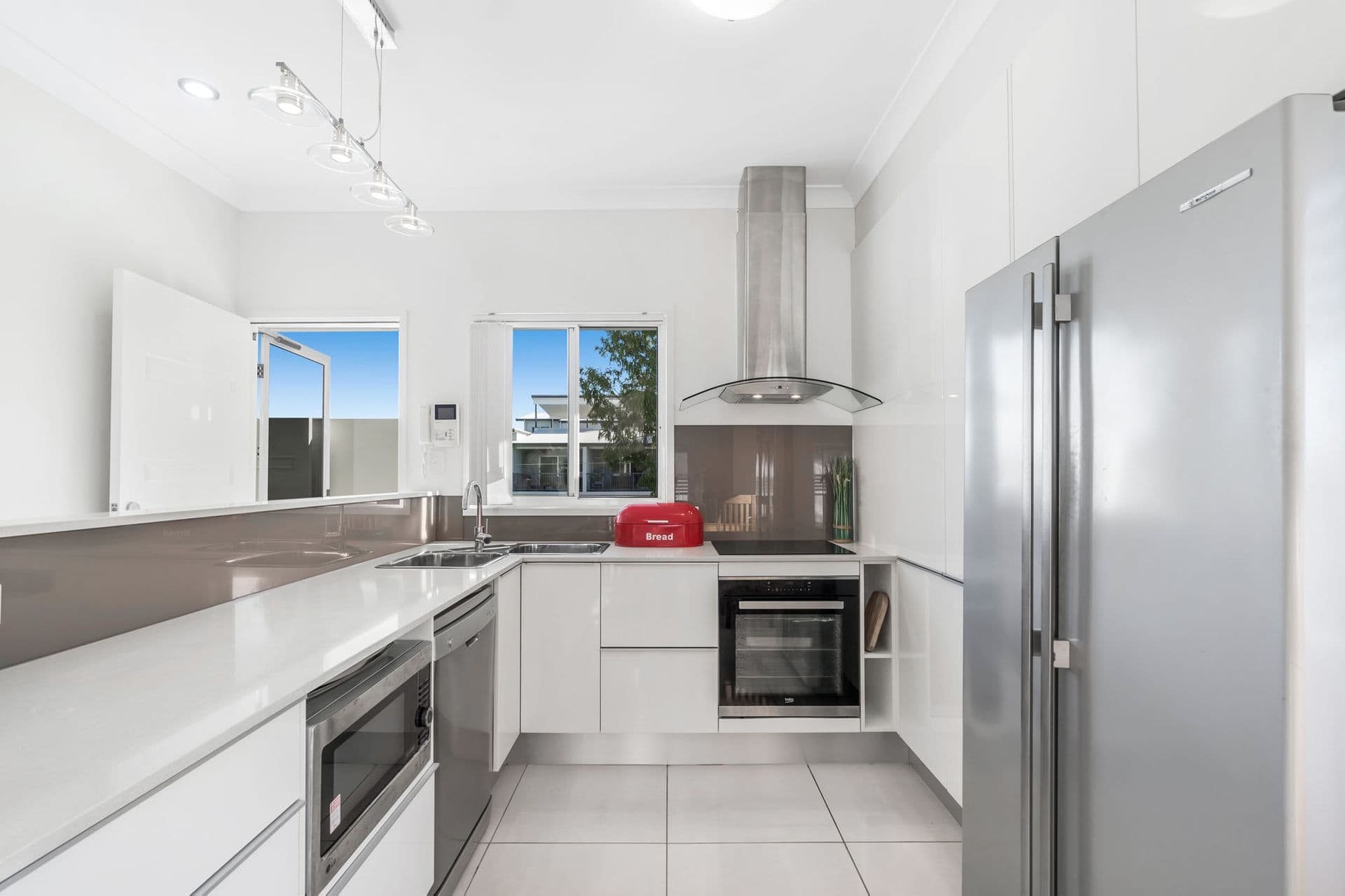 3/52 Dibar Street, Wynnum, QLD, 4178, Wynnum - Thumbnail 2