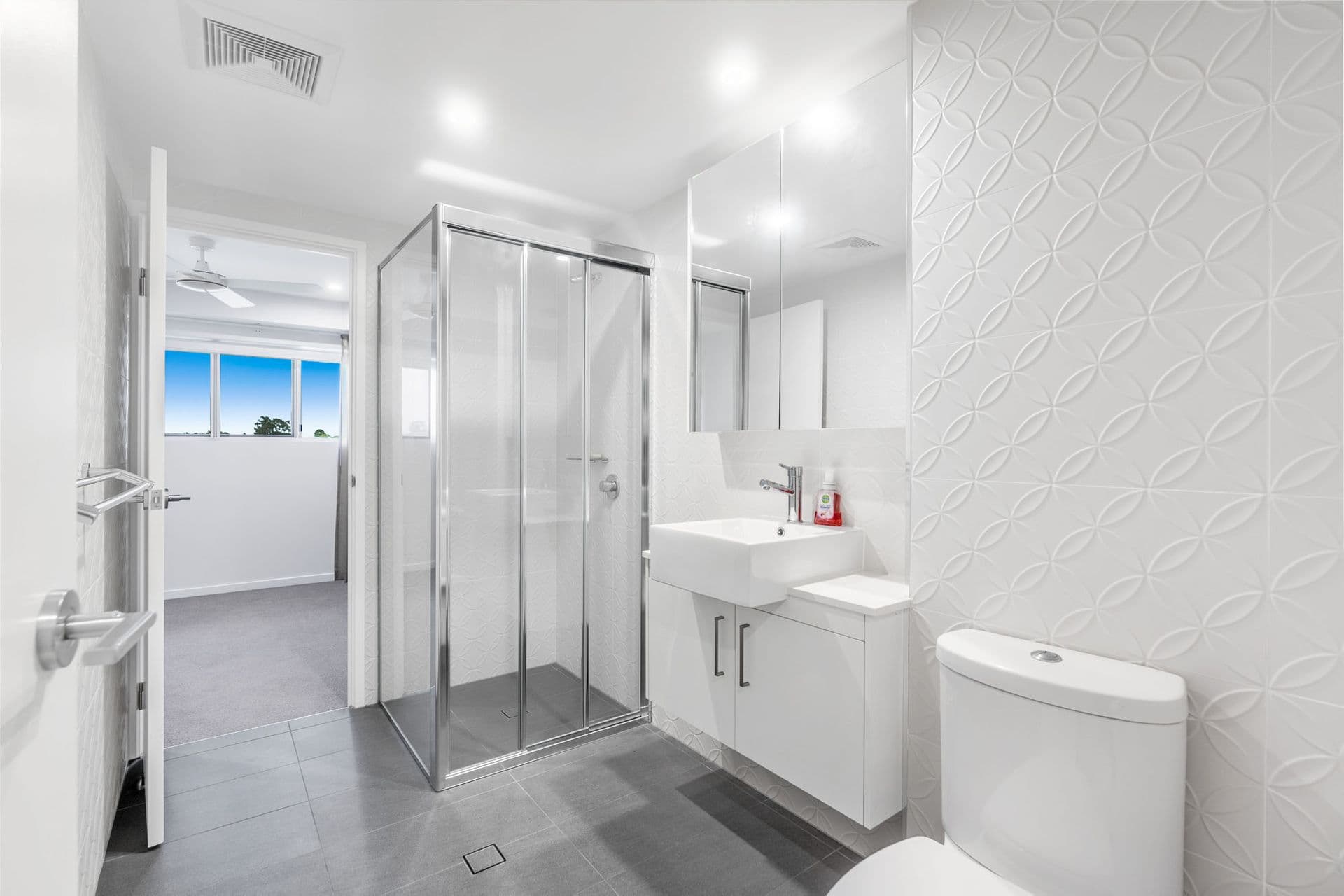 11/15 Besham Parade, Wynnum, QLD, 4178, Wynnum - Thumbnail 2