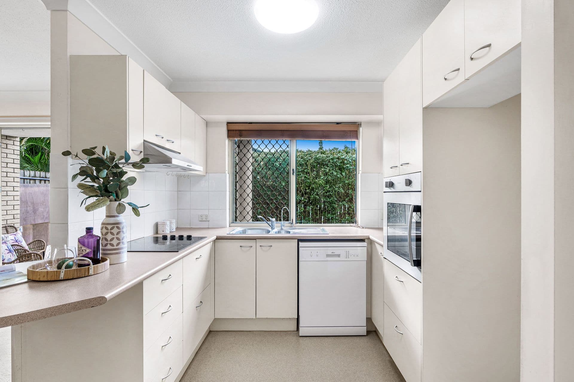 3/2043 Wynnum Road, Wynnum West, QLD, 4178, Wynnum West - Thumbnail 2