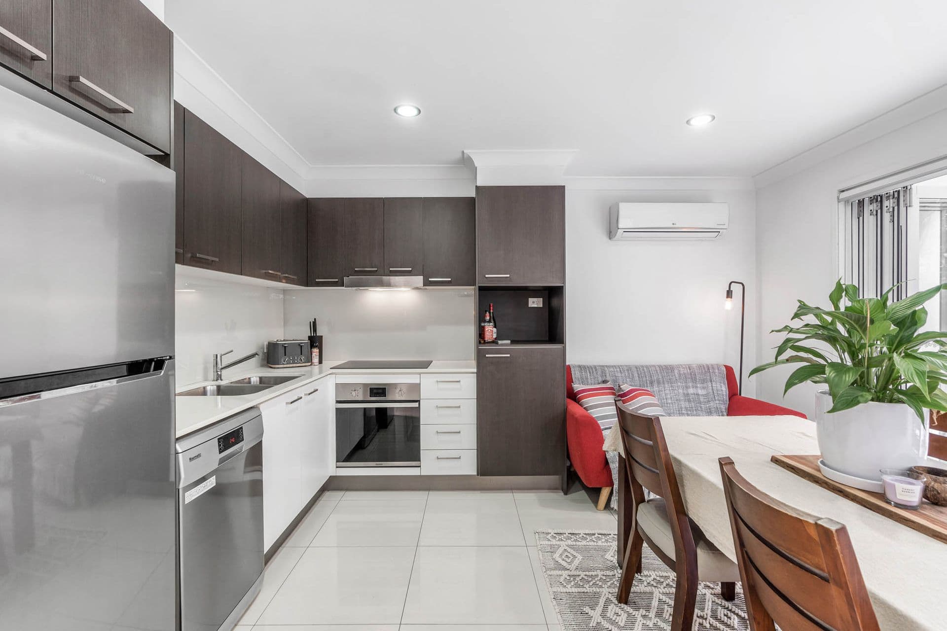 1 Of 15 Fox Street, Wynnum, QLD, 4178, Wynnum - Thumbnail 2