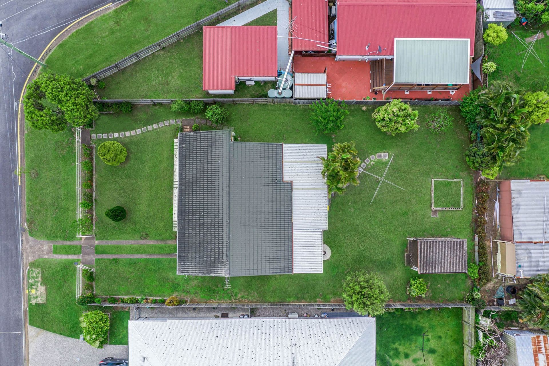 35 Coralie Avenue, Wynnum West, QLD, 4178, Wynnum West - Thumbnail 2