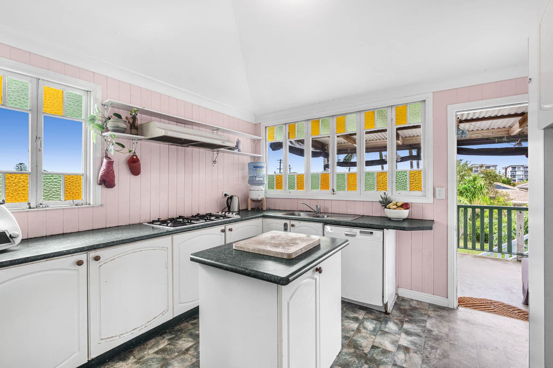 6 West Avenue, Wynnum, QLD, 4178, Wynnum - Thumbnail 4
