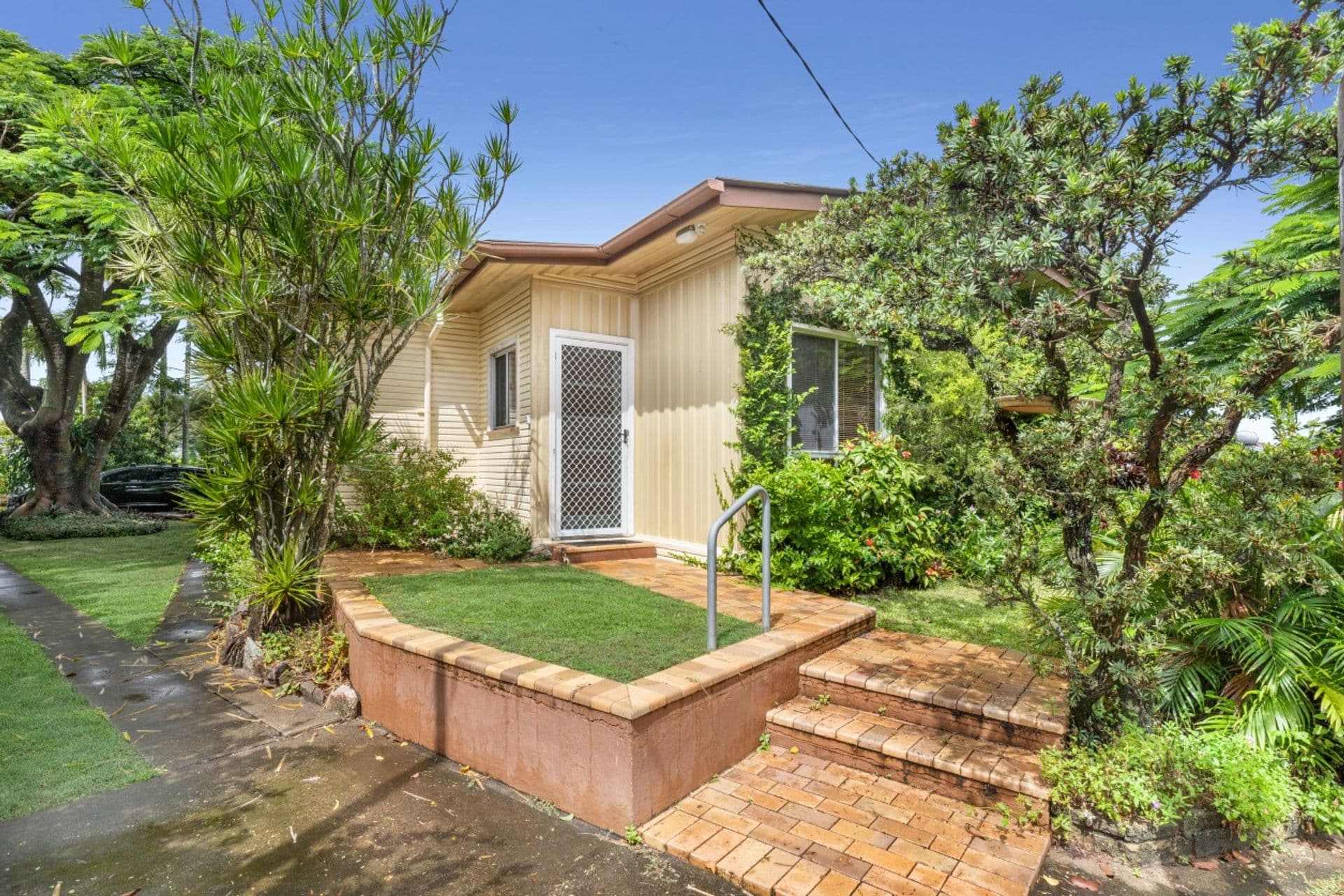 2127 Wynnum Road, Wynnum West, QLD, 4178, Wynnum West - Thumbnail 2