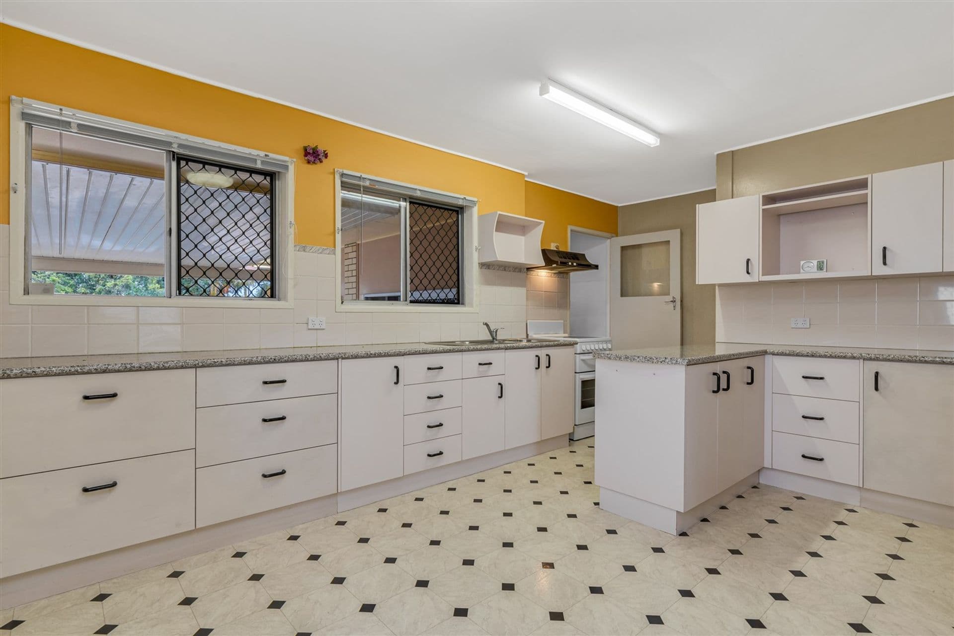 111 Wynnum North Road, Wynnum, QLD, 4178, Wynnum - Thumbnail 3